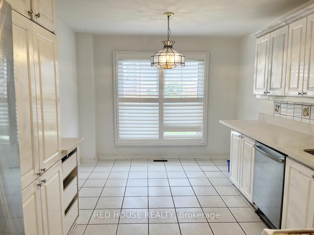 Photo 6 of 28 Kay Drive, Etobicoke, Mount Olive-Silverstone-Jamestown — HOMEH
