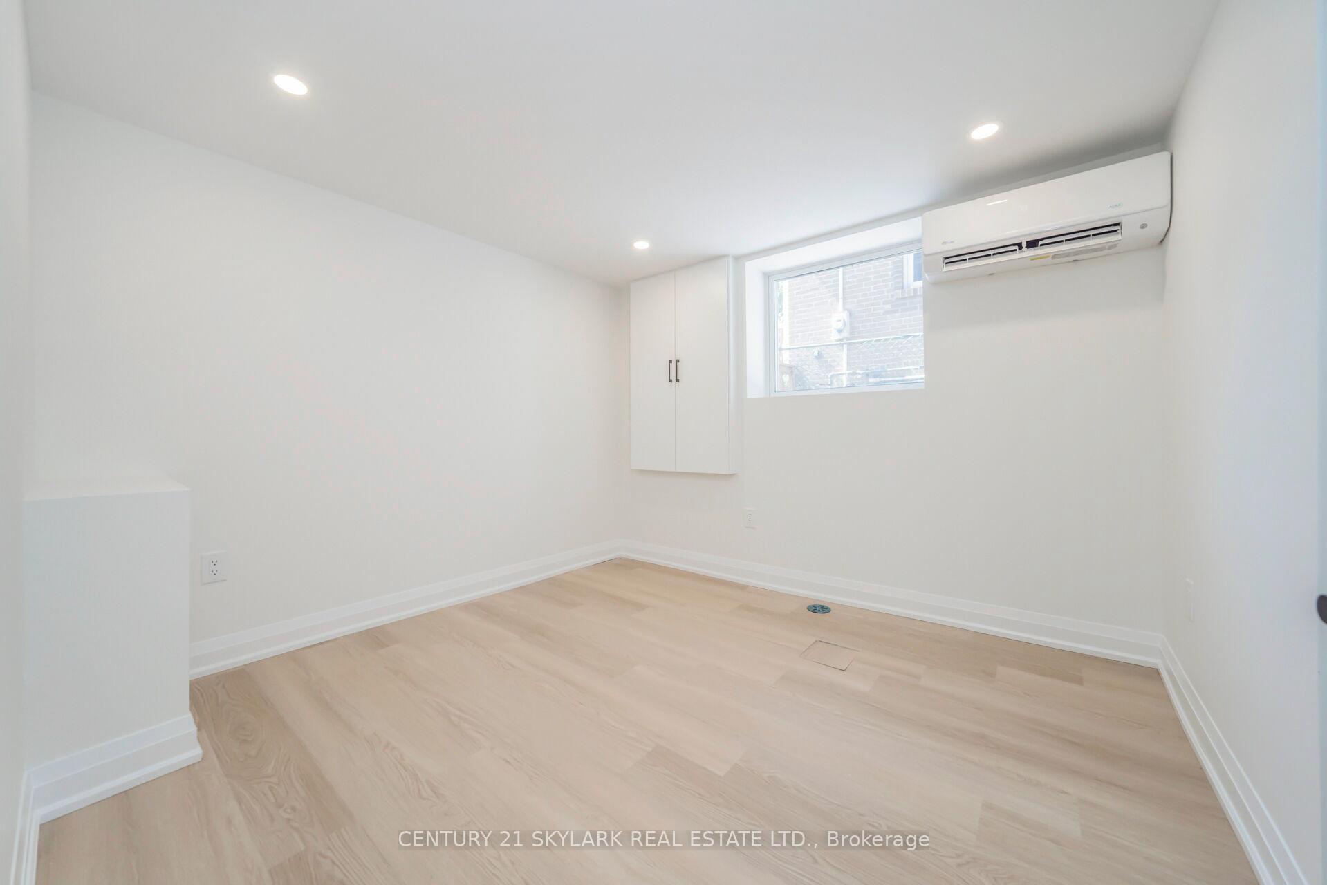 Photo 4 of Unit UNIT 3 LOWER, 9 Berry Creek Drive, Etobicoke, Rexdale-Kipling — HOMEH