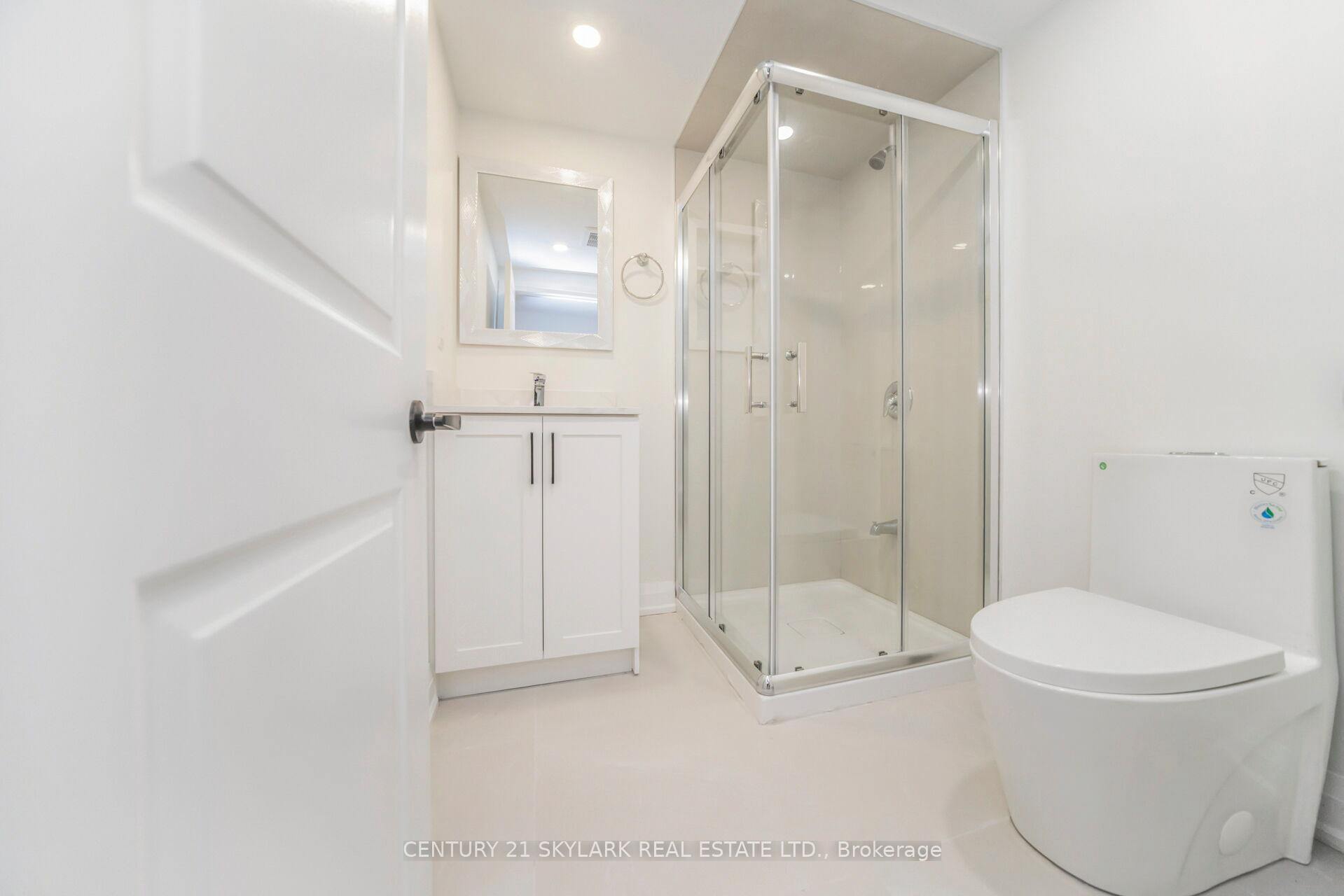Photo 6 of Unit UNIT 3 LOWER, 9 Berry Creek Drive, Etobicoke, Rexdale-Kipling — HOMEH