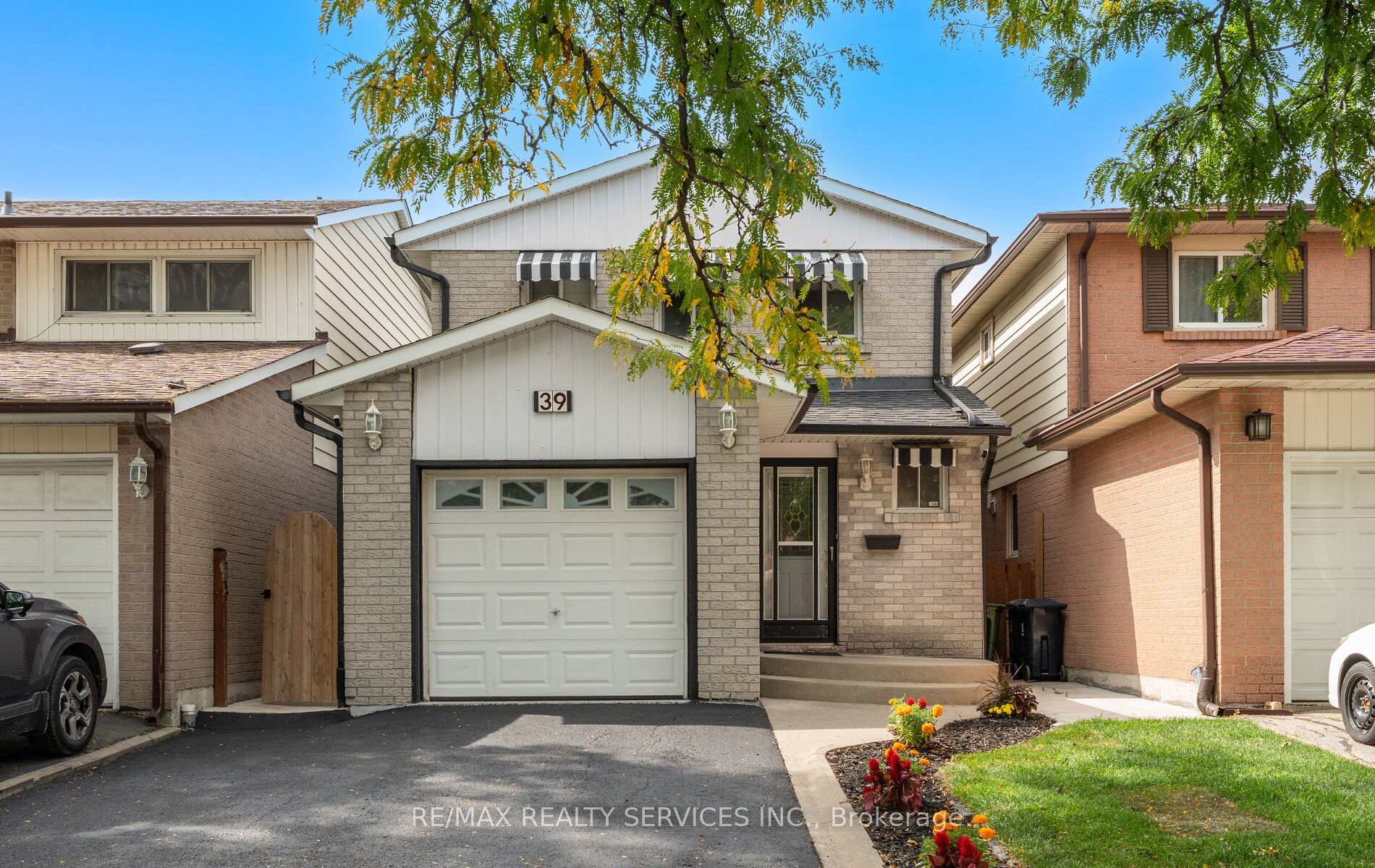Photo 1 of 39 Autumn Glen Circle, Etobicoke, West Humber-Clairville — HOMEH