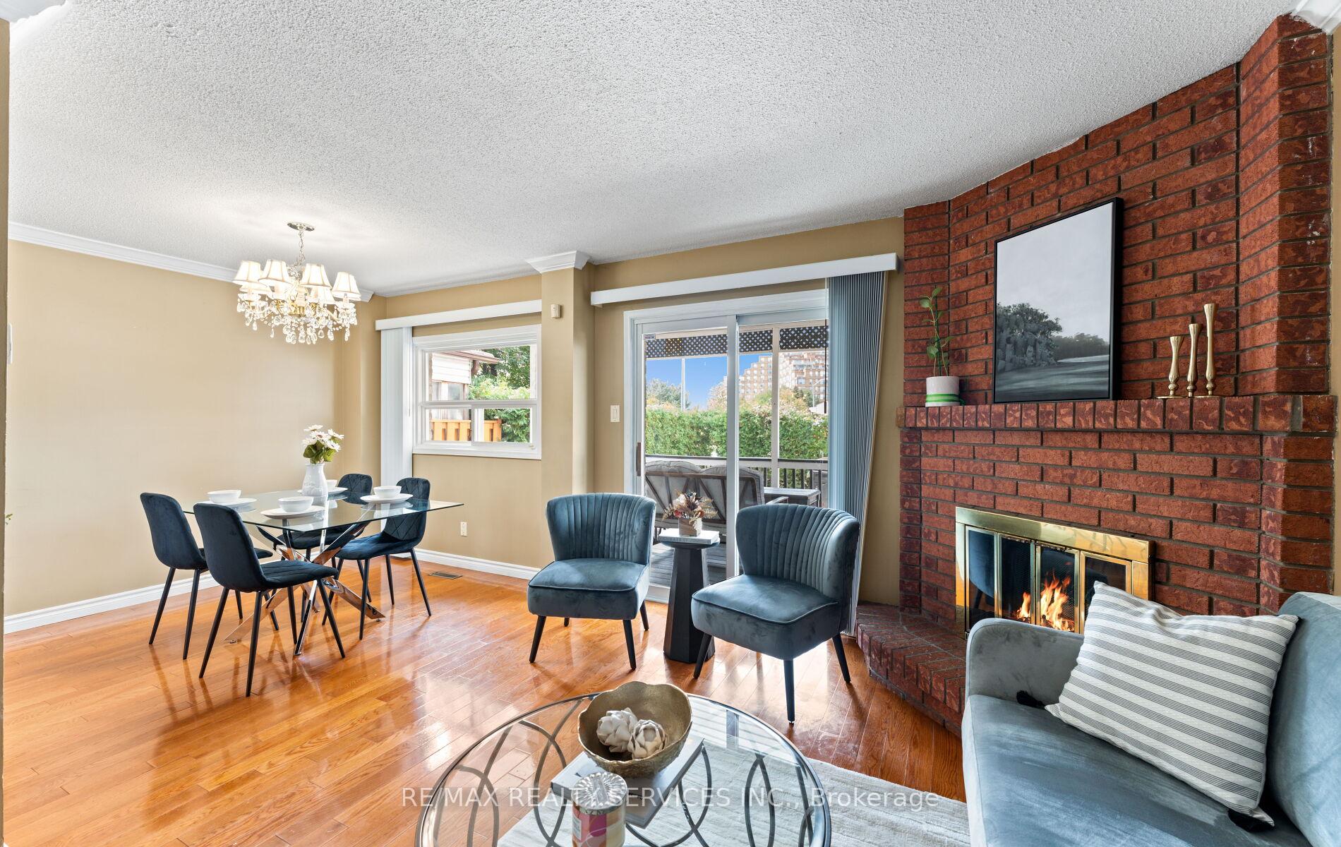 Photo 9 of 39 Autumn Glen Circle, Etobicoke, West Humber-Clairville — HOMEH