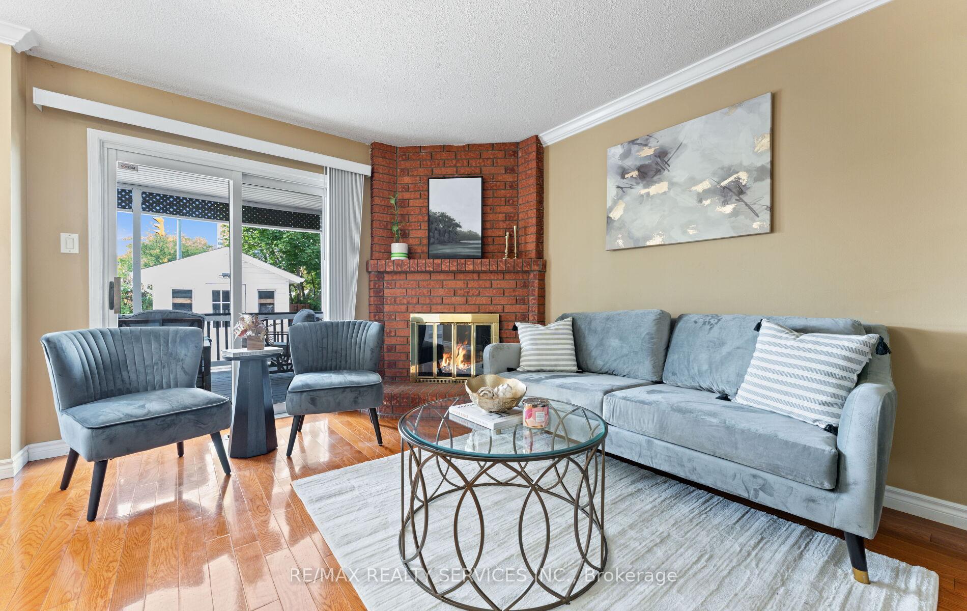 Photo 10 of 39 Autumn Glen Circle, Etobicoke, West Humber-Clairville — HOMEH