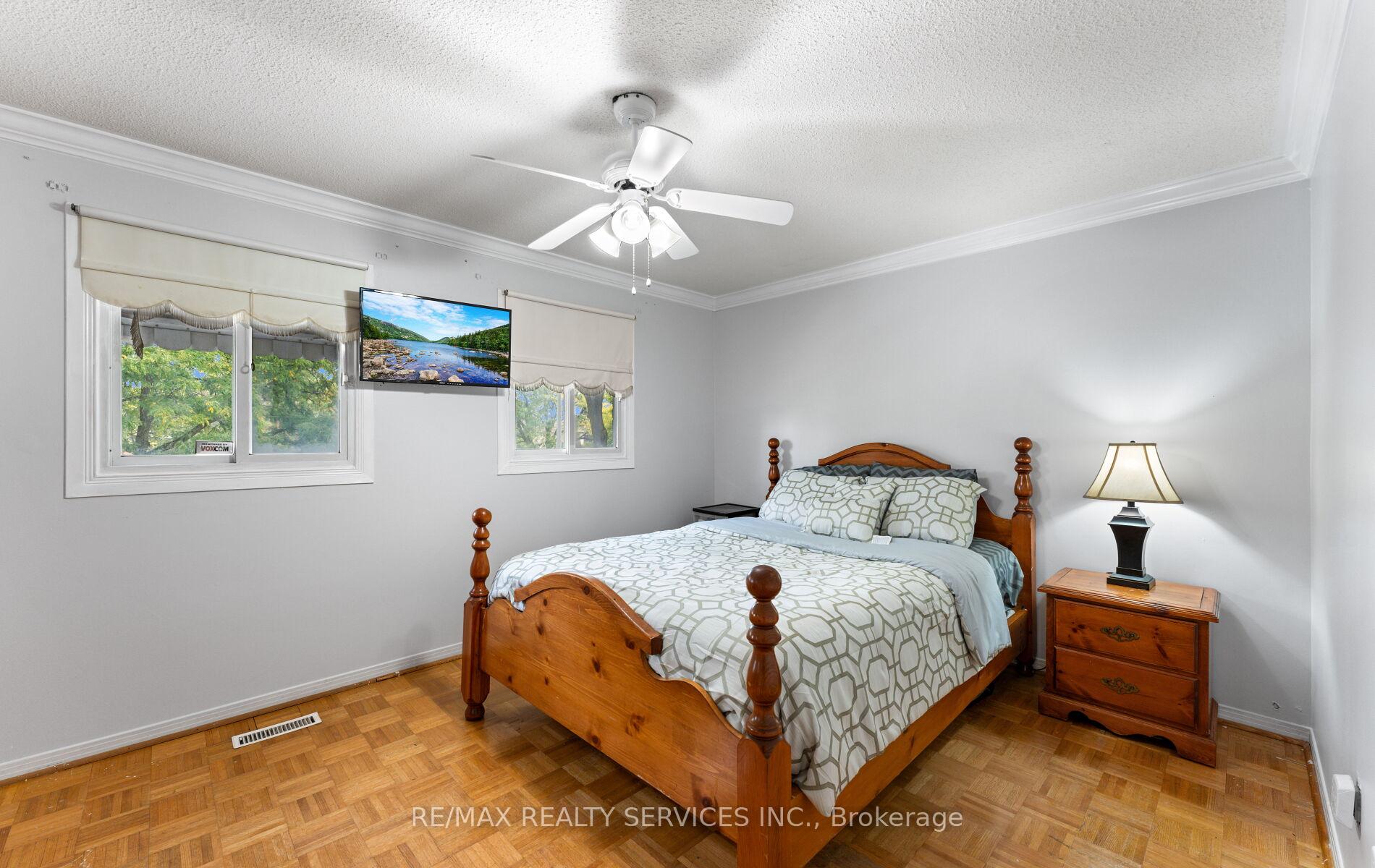 Photo 22 of 39 Autumn Glen Circle, Etobicoke, West Humber-Clairville — HOMEH