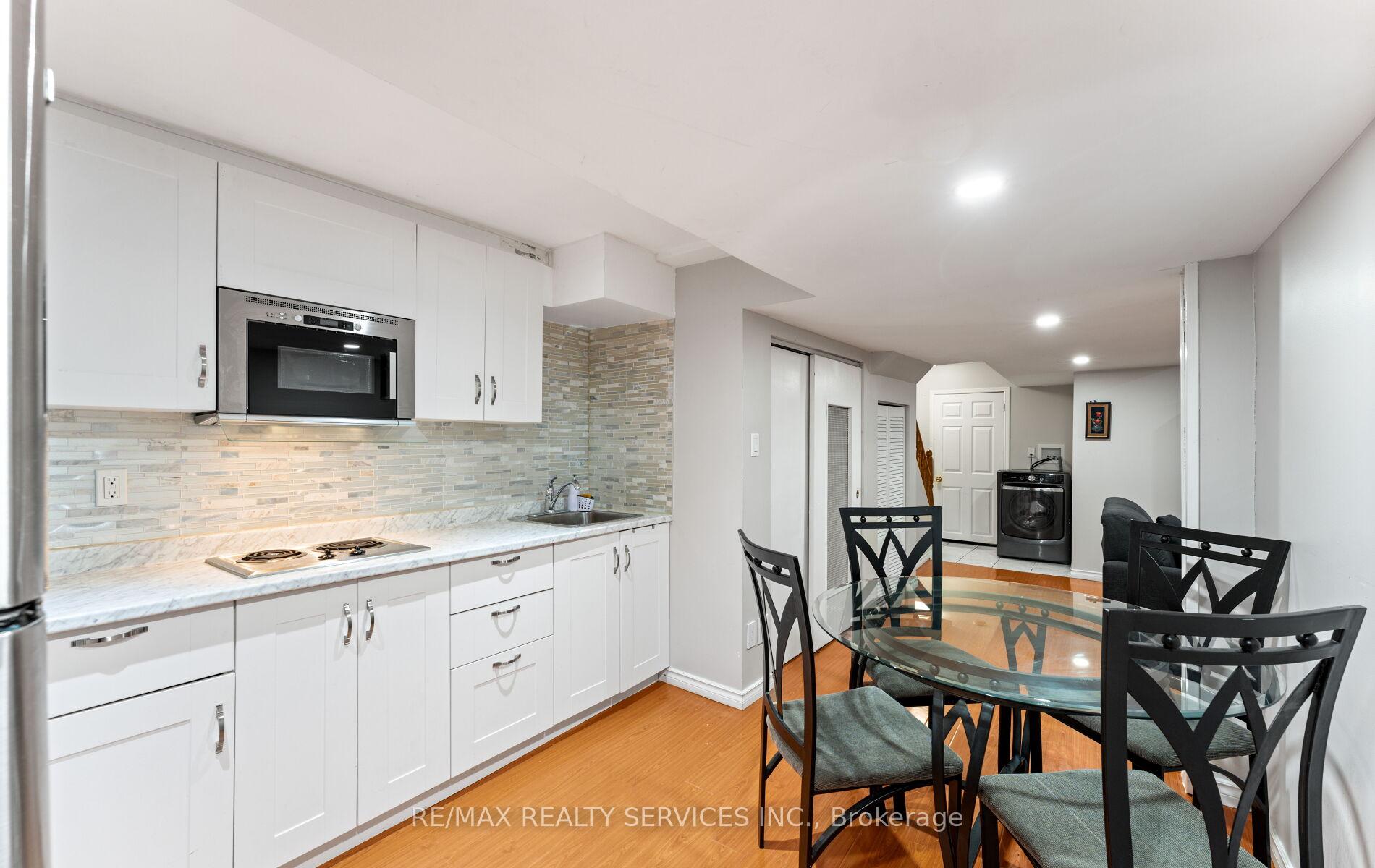 Photo 27 of 39 Autumn Glen Circle, Etobicoke, West Humber-Clairville — HOMEH