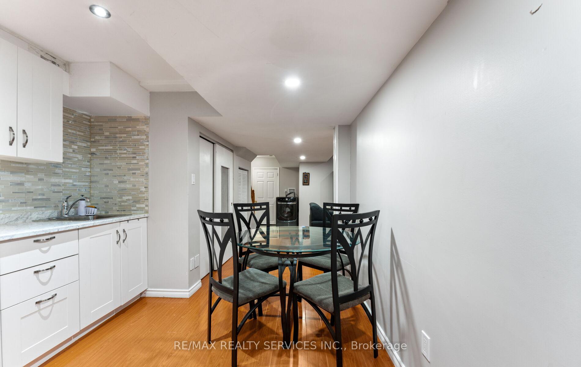 Photo 28 of 39 Autumn Glen Circle, Etobicoke, West Humber-Clairville — HOMEH