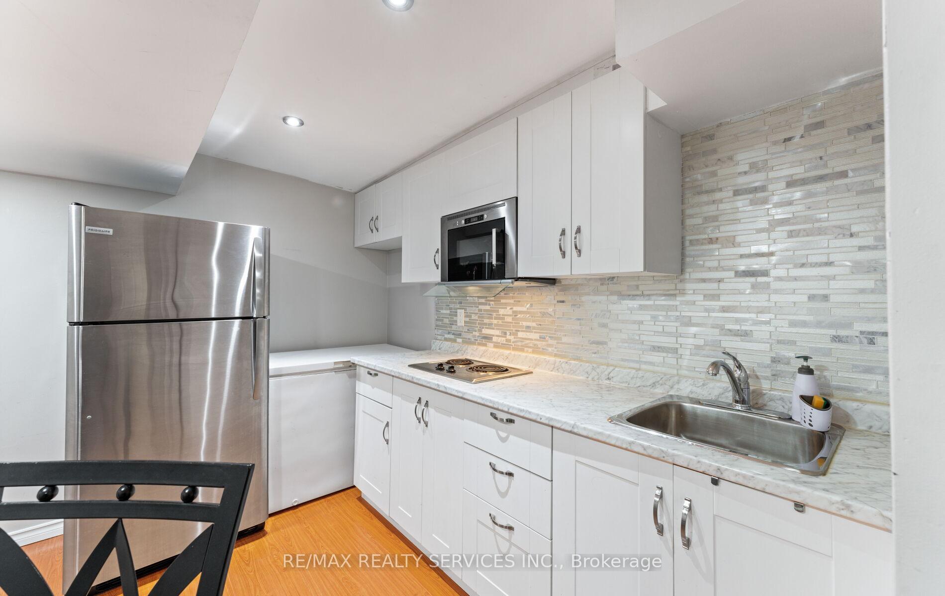 Photo 29 of 39 Autumn Glen Circle, Etobicoke, West Humber-Clairville — HOMEH
