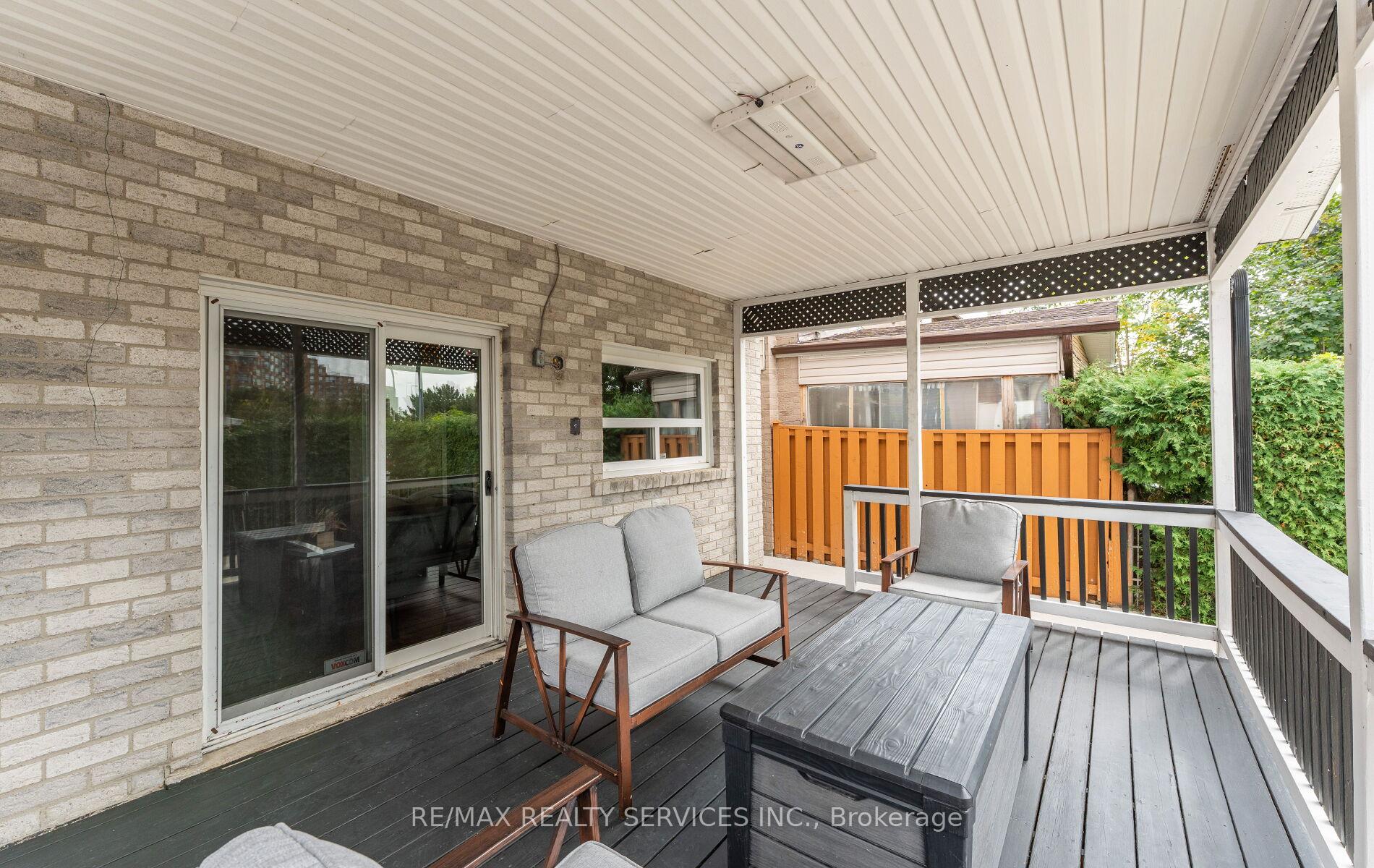 Photo 33 of 39 Autumn Glen Circle, Etobicoke, West Humber-Clairville — HOMEH