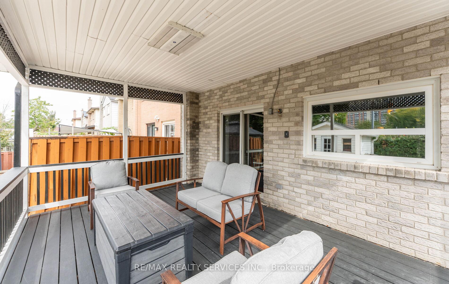 Photo 34 of 39 Autumn Glen Circle, Etobicoke, West Humber-Clairville — HOMEH