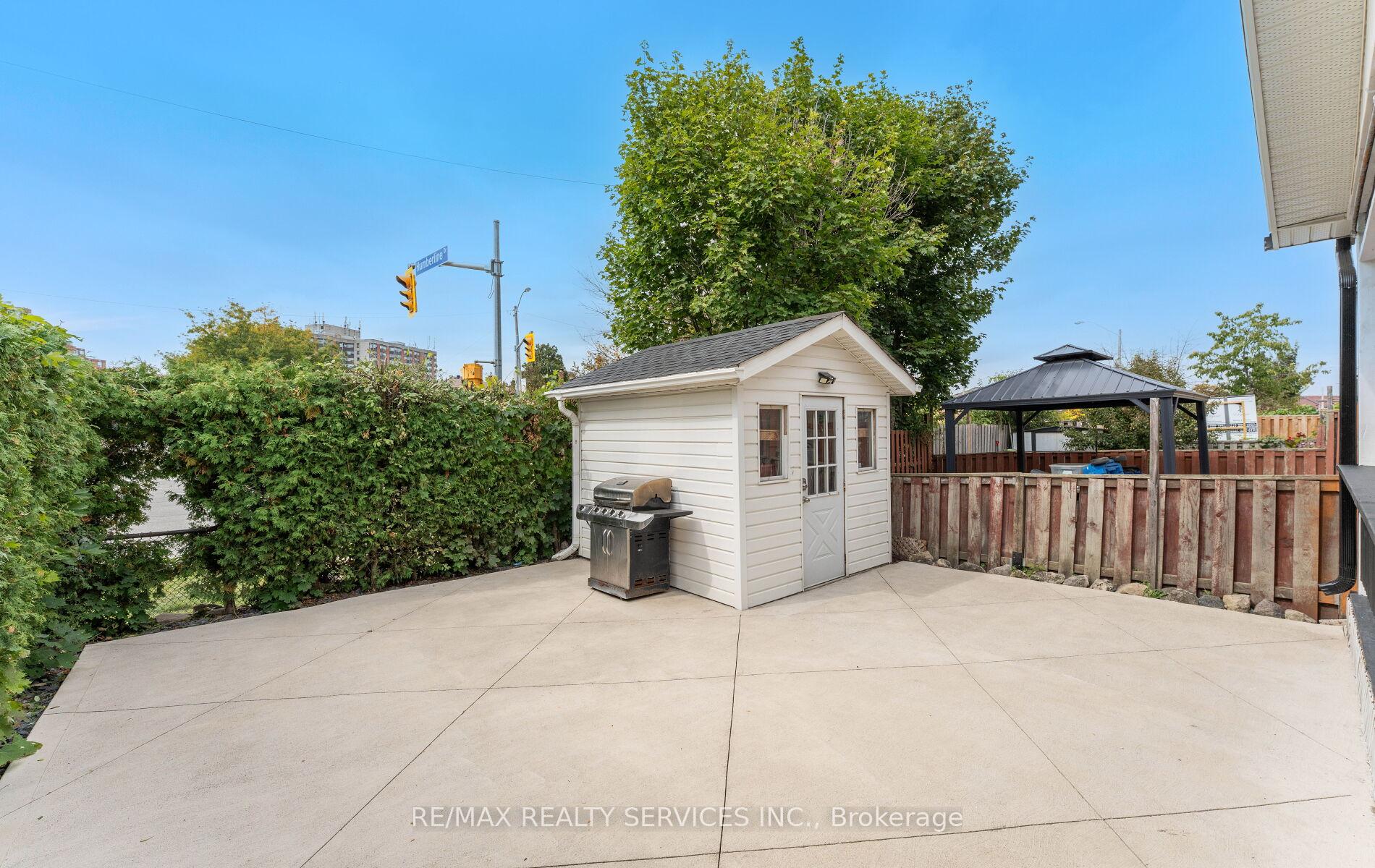 Photo 36 of 39 Autumn Glen Circle, Etobicoke, West Humber-Clairville — HOMEH