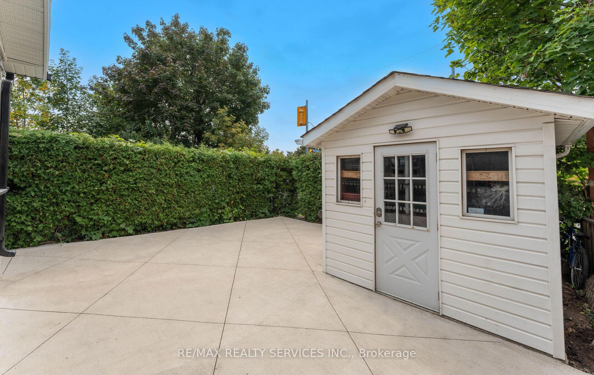 Photo 38 of 39 Autumn Glen Circle, Etobicoke, West Humber-Clairville — HOMEH