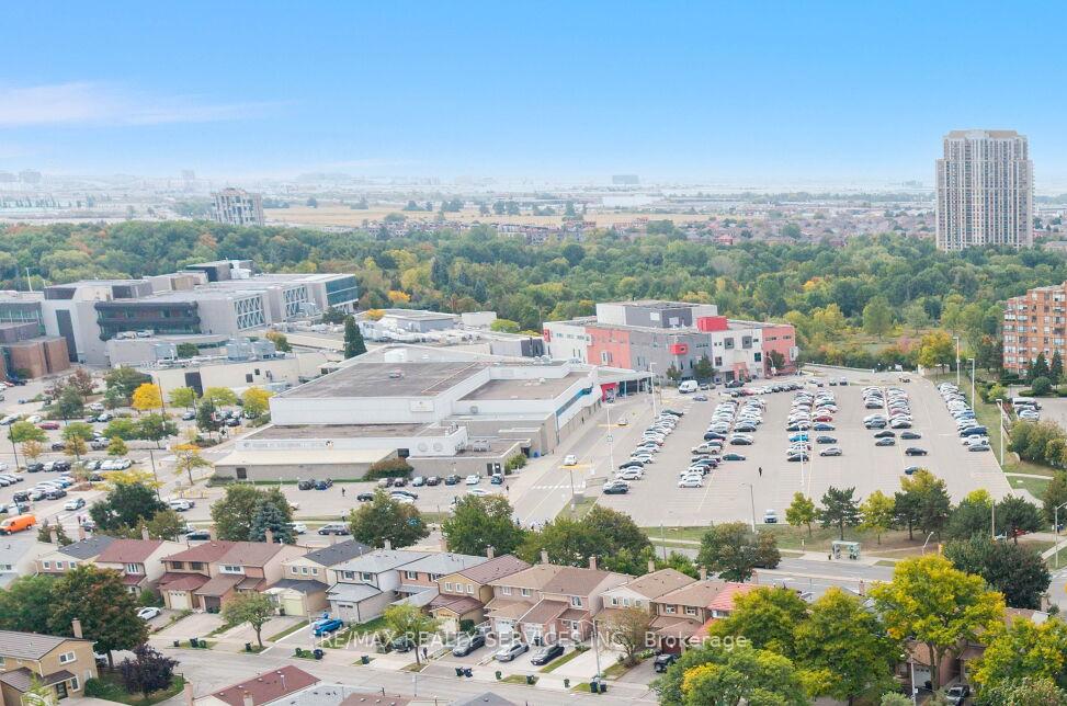 Photo 40 of 39 Autumn Glen Circle, Etobicoke, West Humber-Clairville — HOMEH