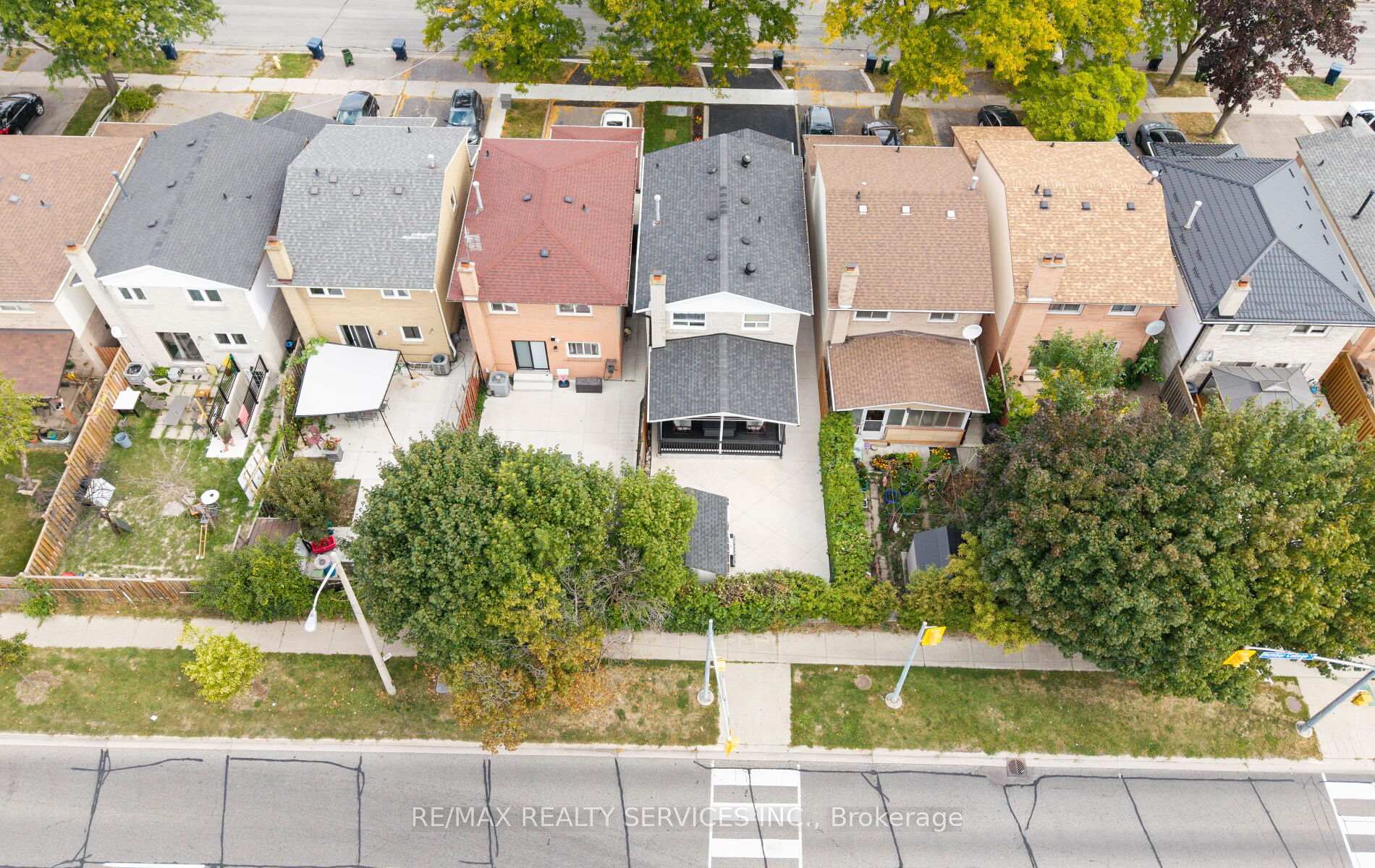 Photo 41 of 39 Autumn Glen Circle, Etobicoke, West Humber-Clairville — HOMEH