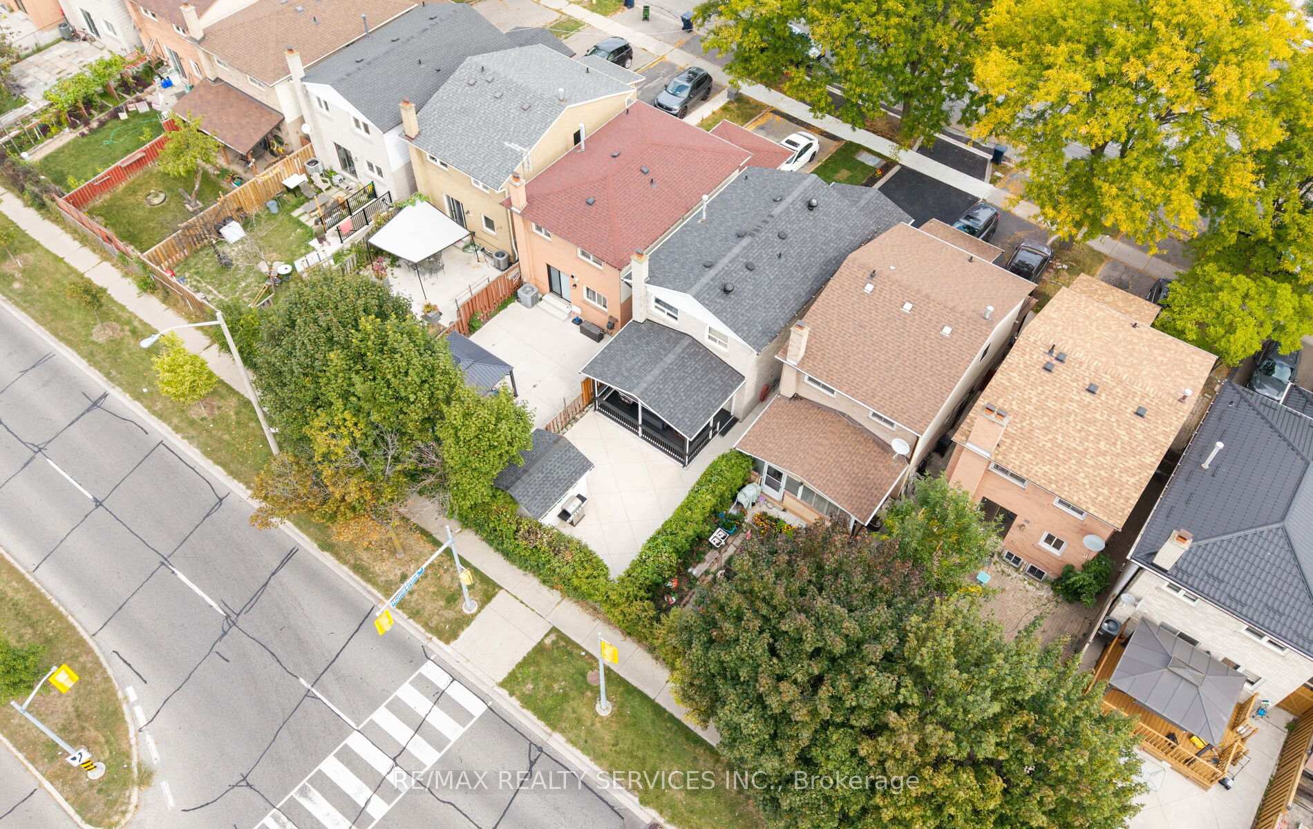 Photo 42 of 39 Autumn Glen Circle, Etobicoke, West Humber-Clairville — HOMEH