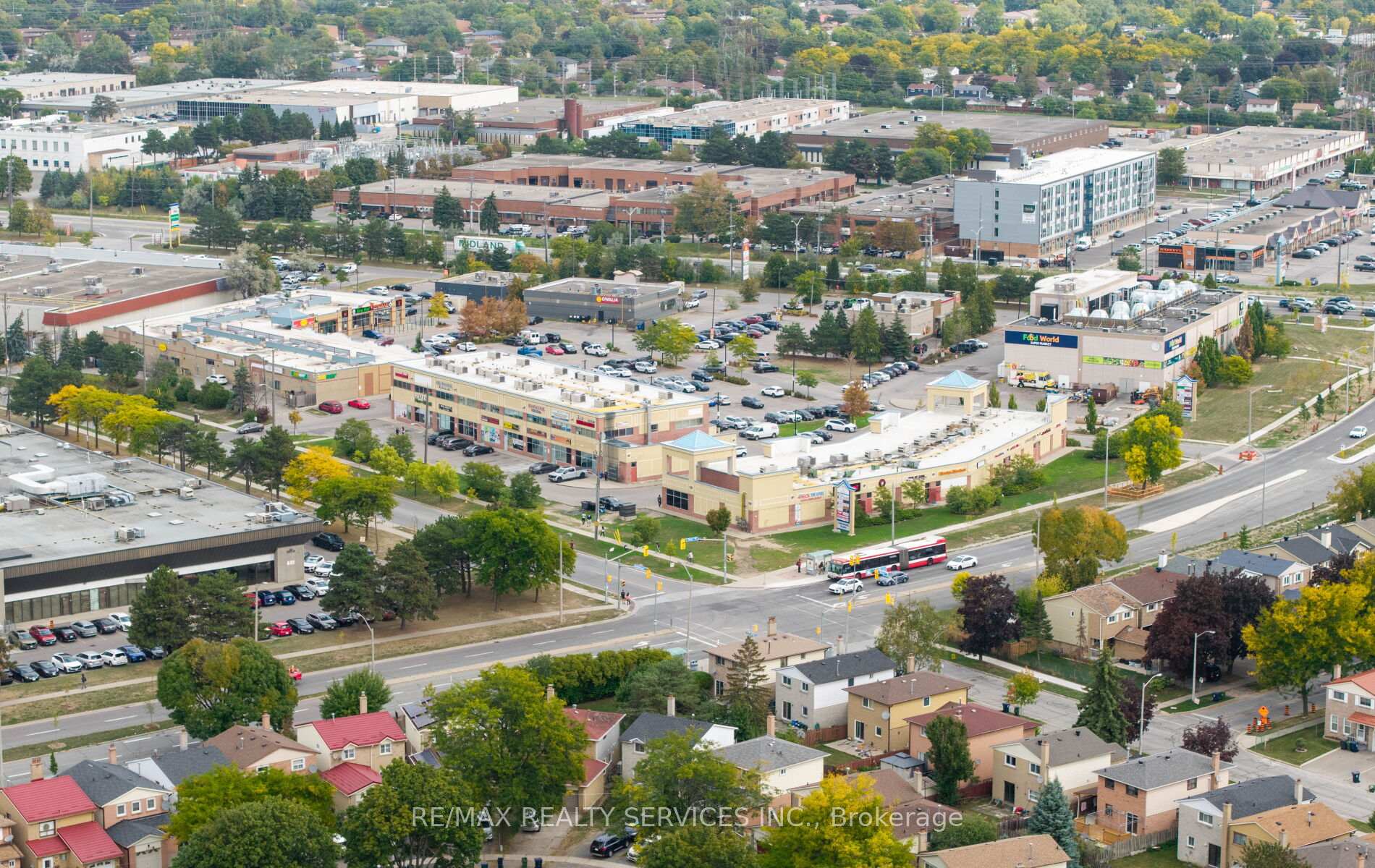 Photo 43 of 39 Autumn Glen Circle, Etobicoke, West Humber-Clairville — HOMEH