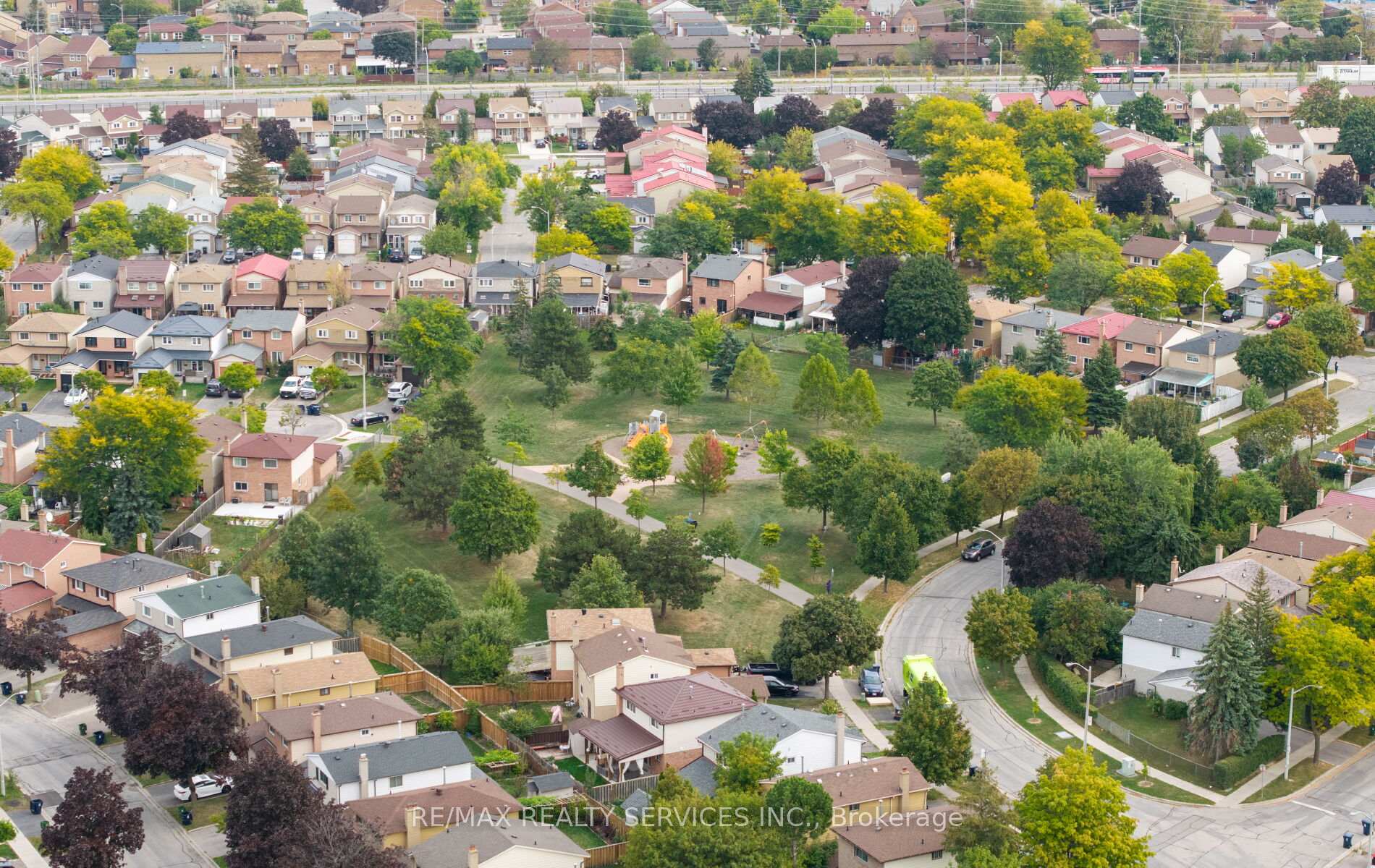 Photo 44 of 39 Autumn Glen Circle, Etobicoke, West Humber-Clairville — HOMEH