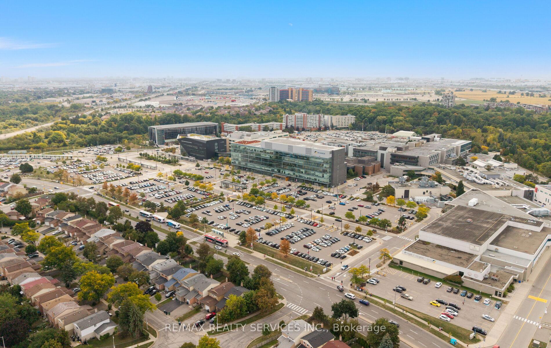 Photo 45 of 39 Autumn Glen Circle, Etobicoke, West Humber-Clairville — HOMEH