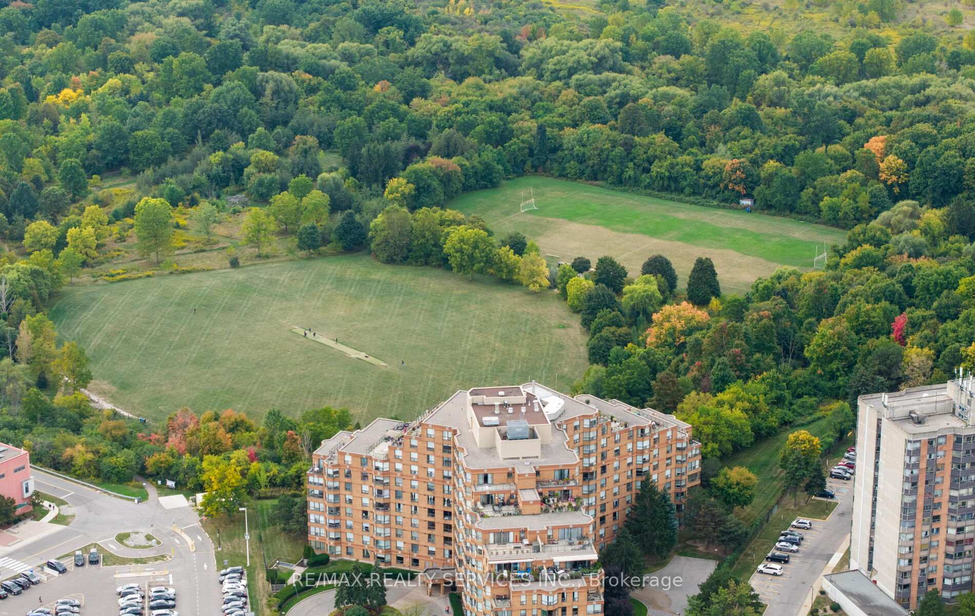 Photo 46 of 39 Autumn Glen Circle, Etobicoke, West Humber-Clairville — HOMEH
