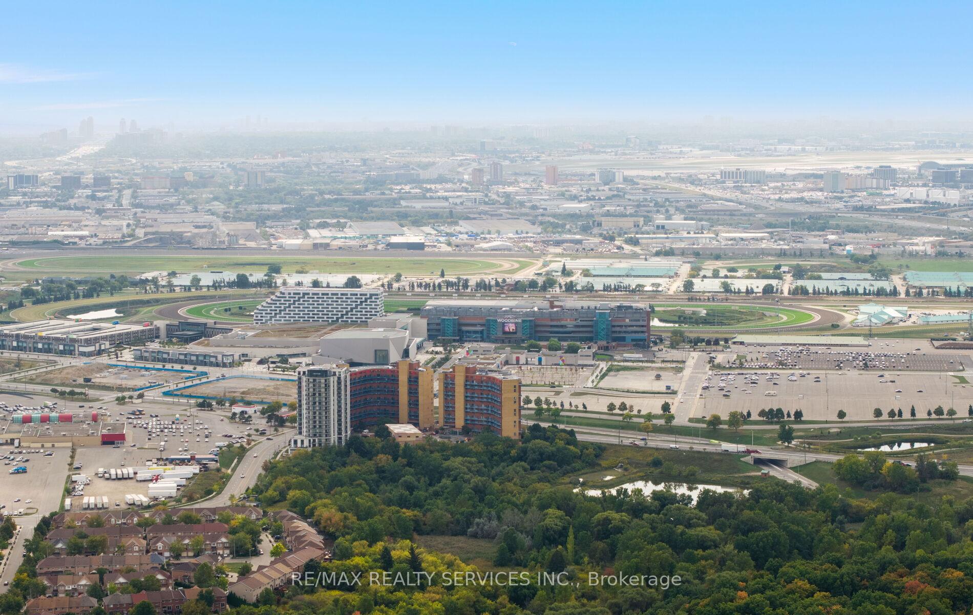 Photo 47 of 39 Autumn Glen Circle, Etobicoke, West Humber-Clairville — HOMEH