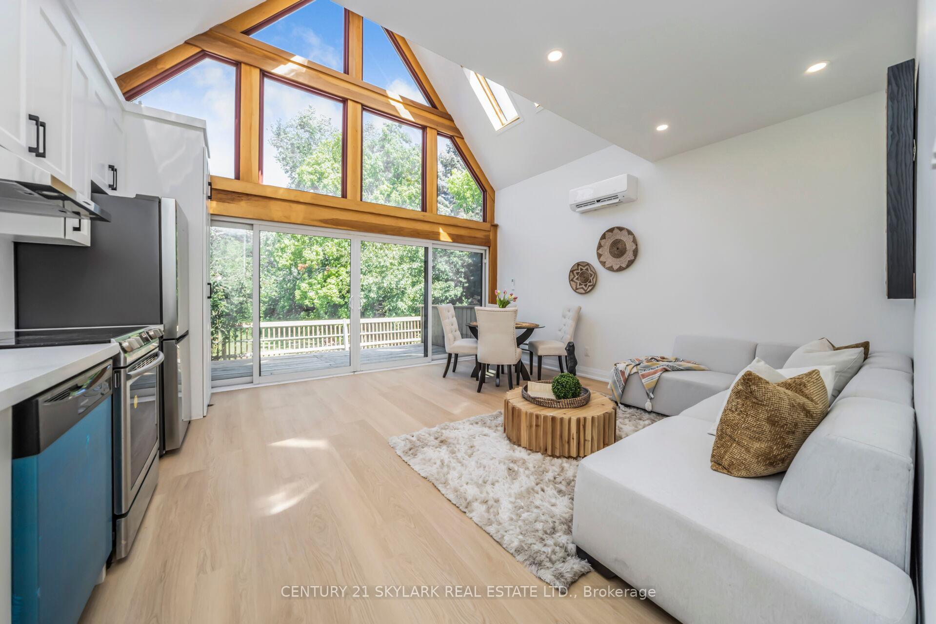 Photo 2 of Unit UNIT 2, 9 Berry Creek Drive, Etobicoke, Rexdale-Kipling — HOMEH