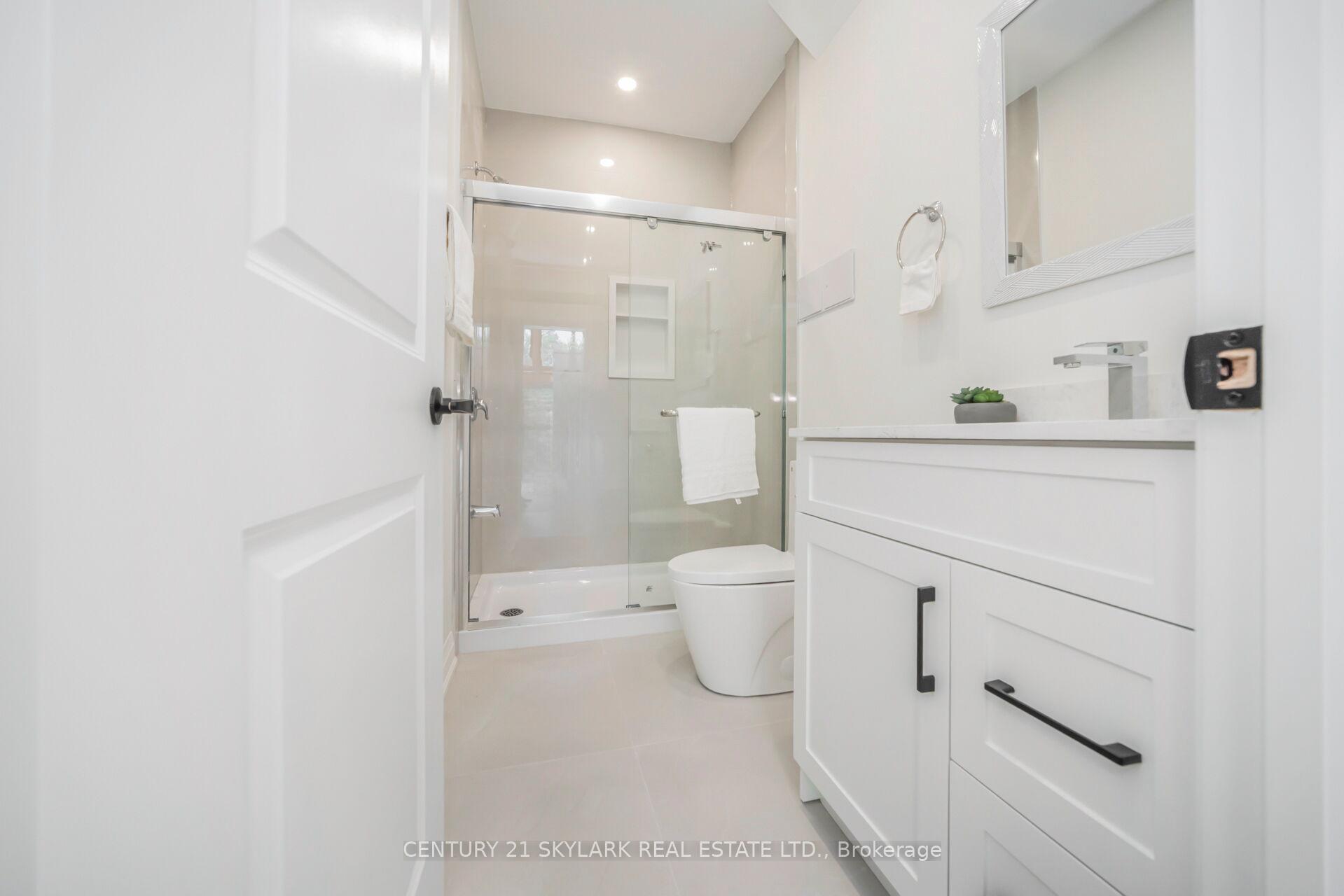 Photo 3 of Unit UNIT 2, 9 Berry Creek Drive, Etobicoke, Rexdale-Kipling — HOMEH