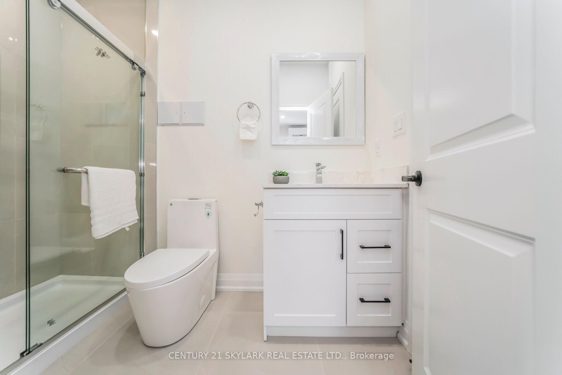 Photo 5 of Unit UNIT 2, 9 Berry Creek Drive, Etobicoke, Rexdale-Kipling — HOMEH