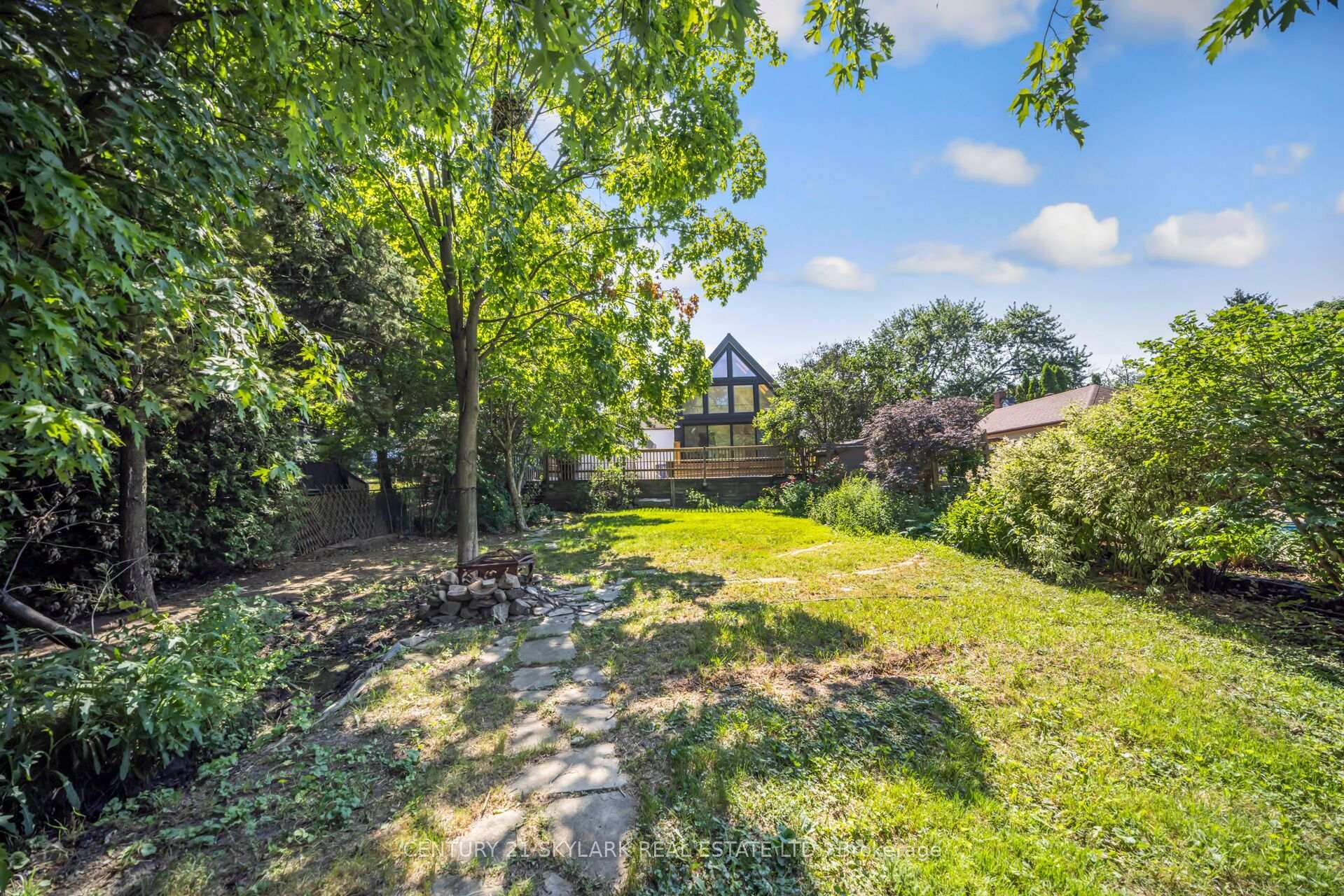 Photo 10 of Unit UNIT 2, 9 Berry Creek Drive, Etobicoke, Rexdale-Kipling — HOMEH