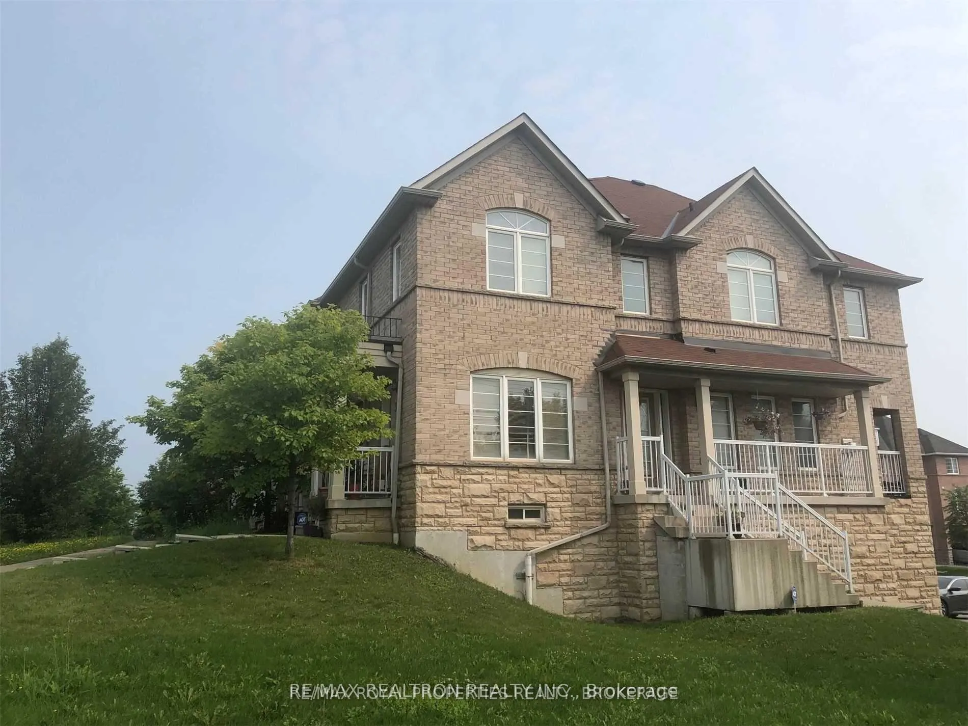Photo 2 of 309 Monarch Avenue, Ajax, South West — HOMEH