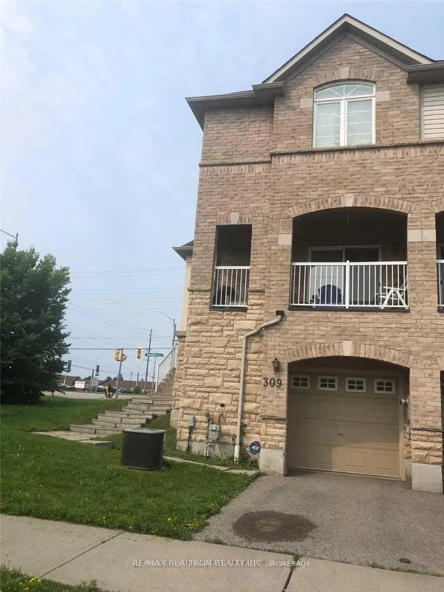 Photo 4 of 309 Monarch Avenue, Ajax, South West — HOMEH