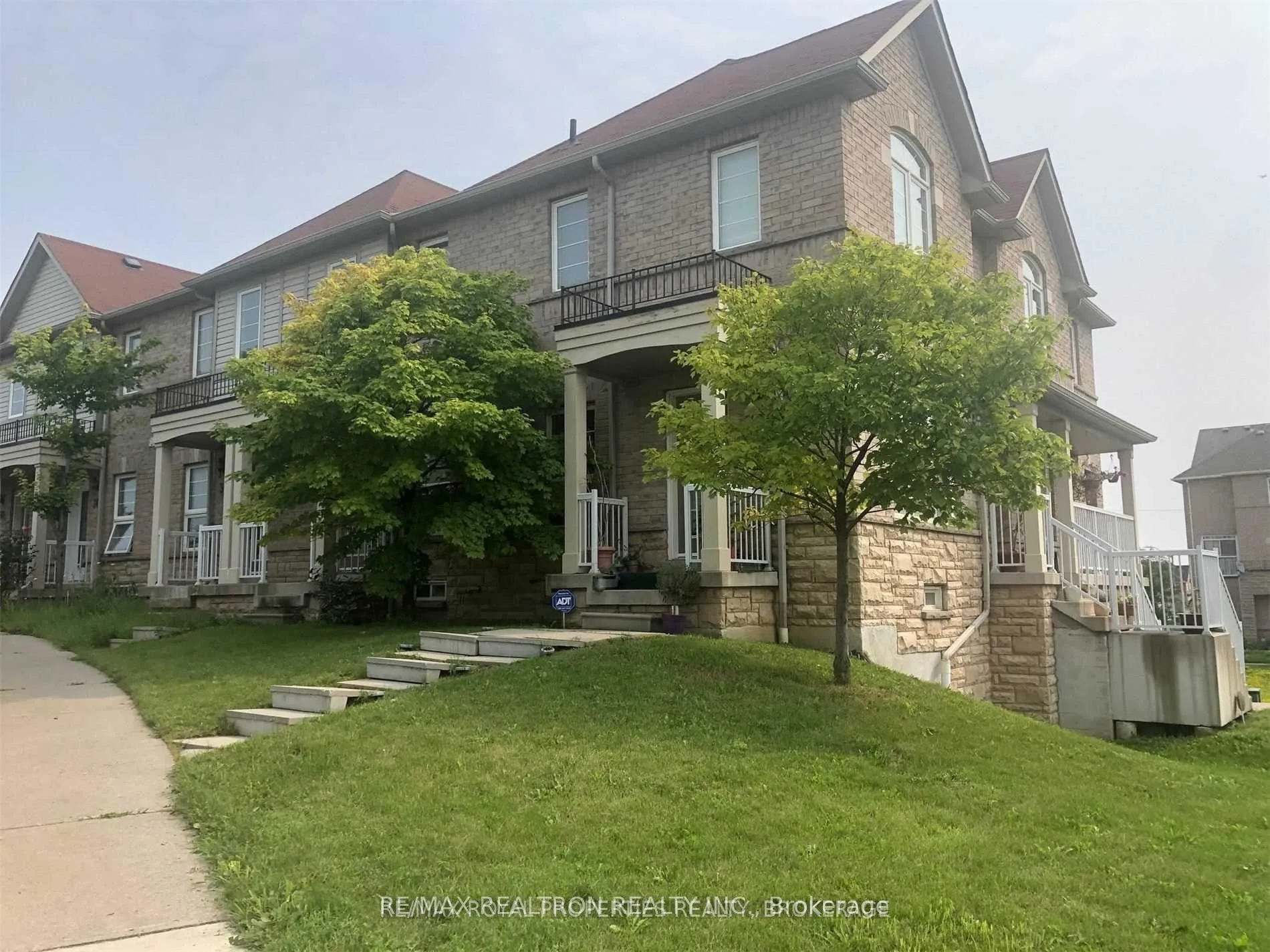 Photo 6 of 309 Monarch Avenue, Ajax, South West — HOMEH