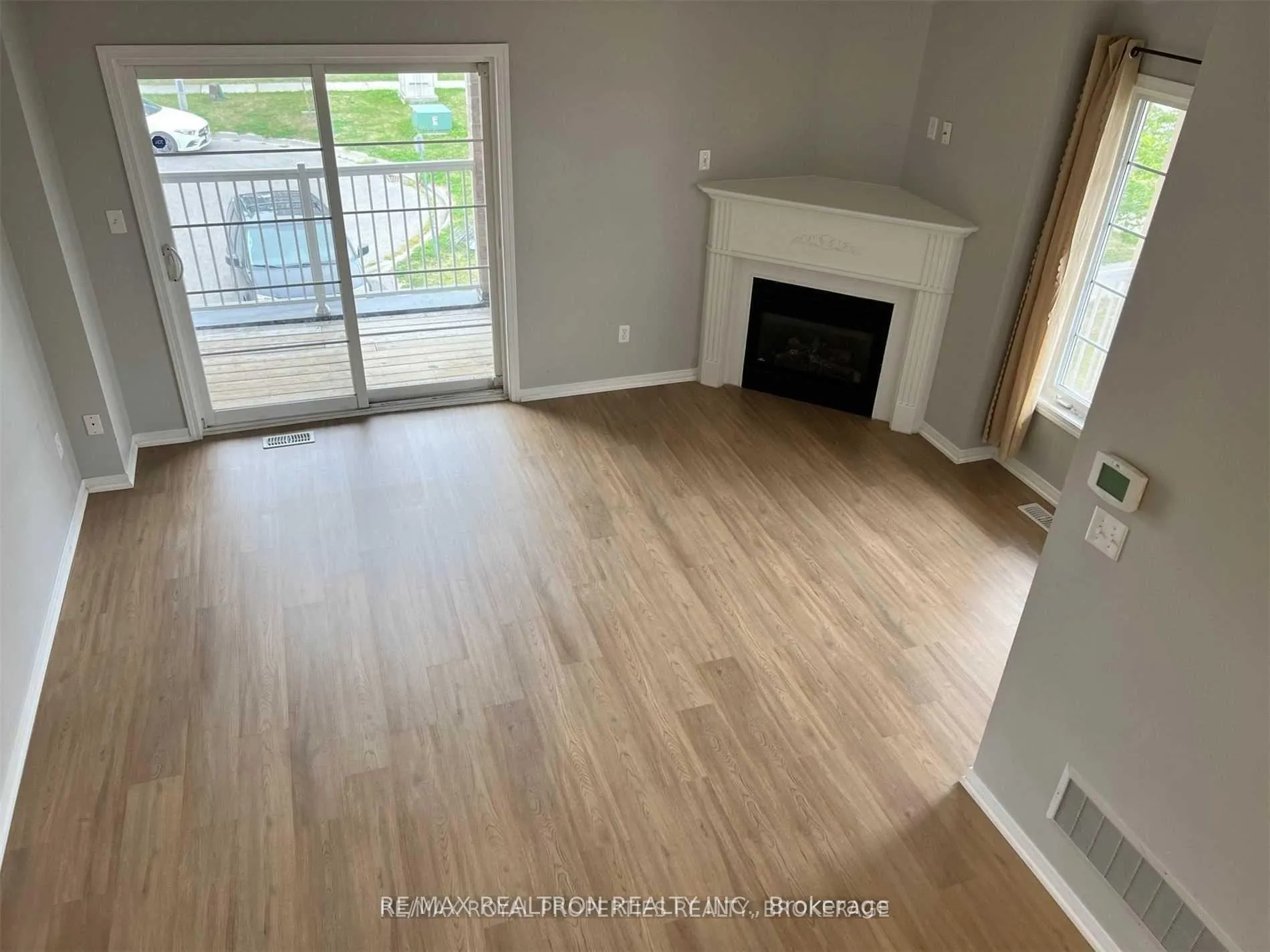 Photo 7 of 309 Monarch Avenue, Ajax, South West — HOMEH