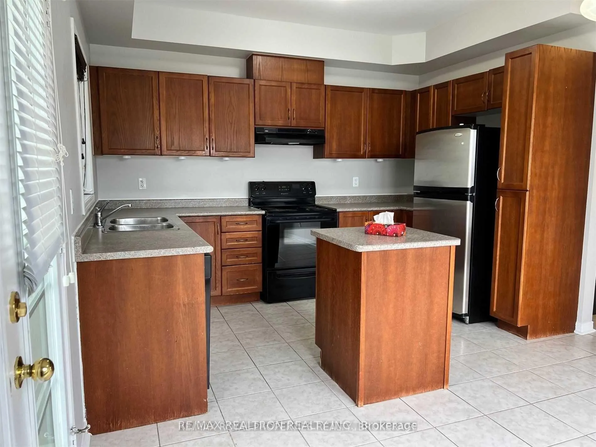 Photo 10 of 309 Monarch Avenue, Ajax, South West — HOMEH