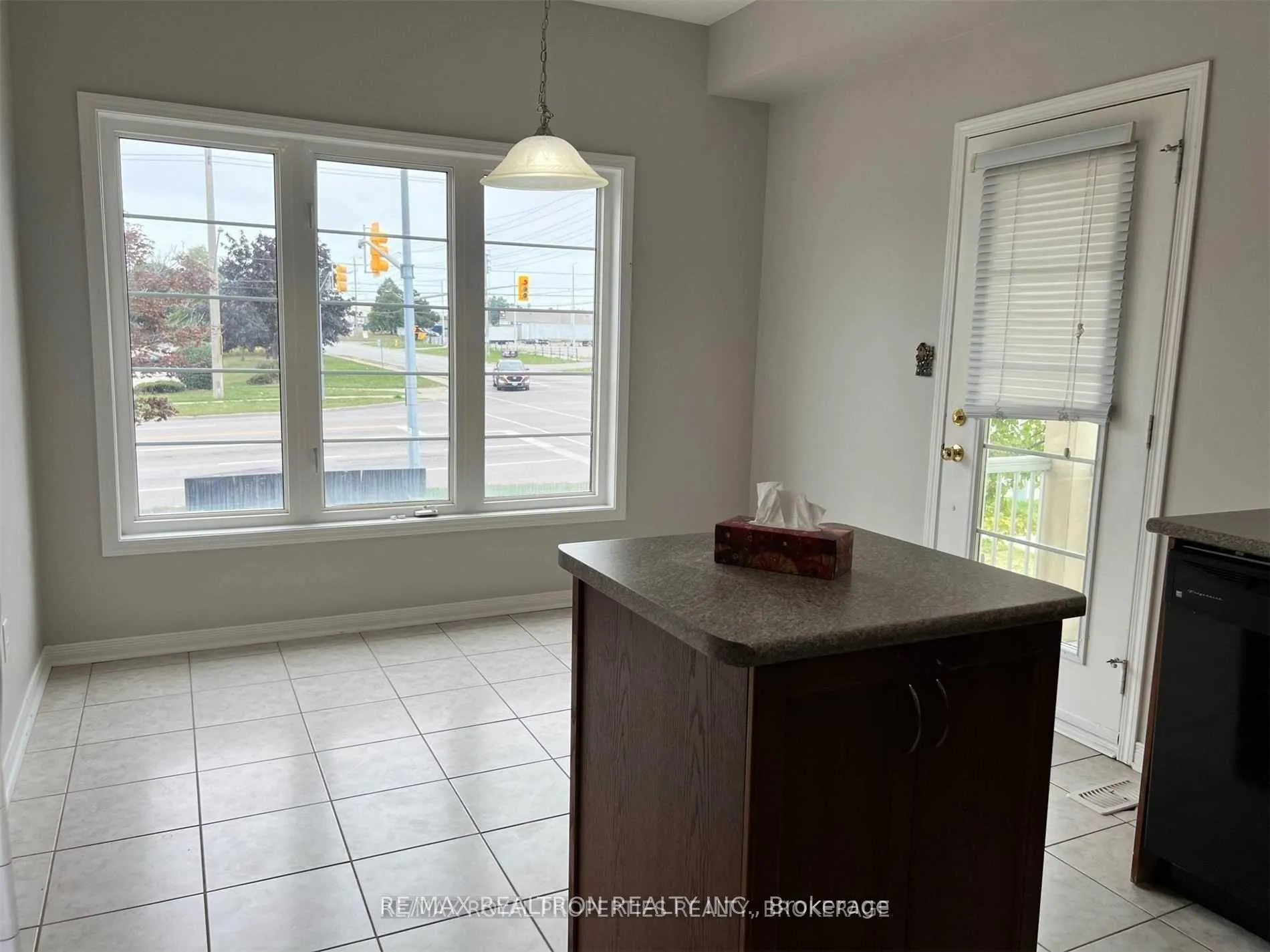Photo 11 of 309 Monarch Avenue, Ajax, South West — HOMEH