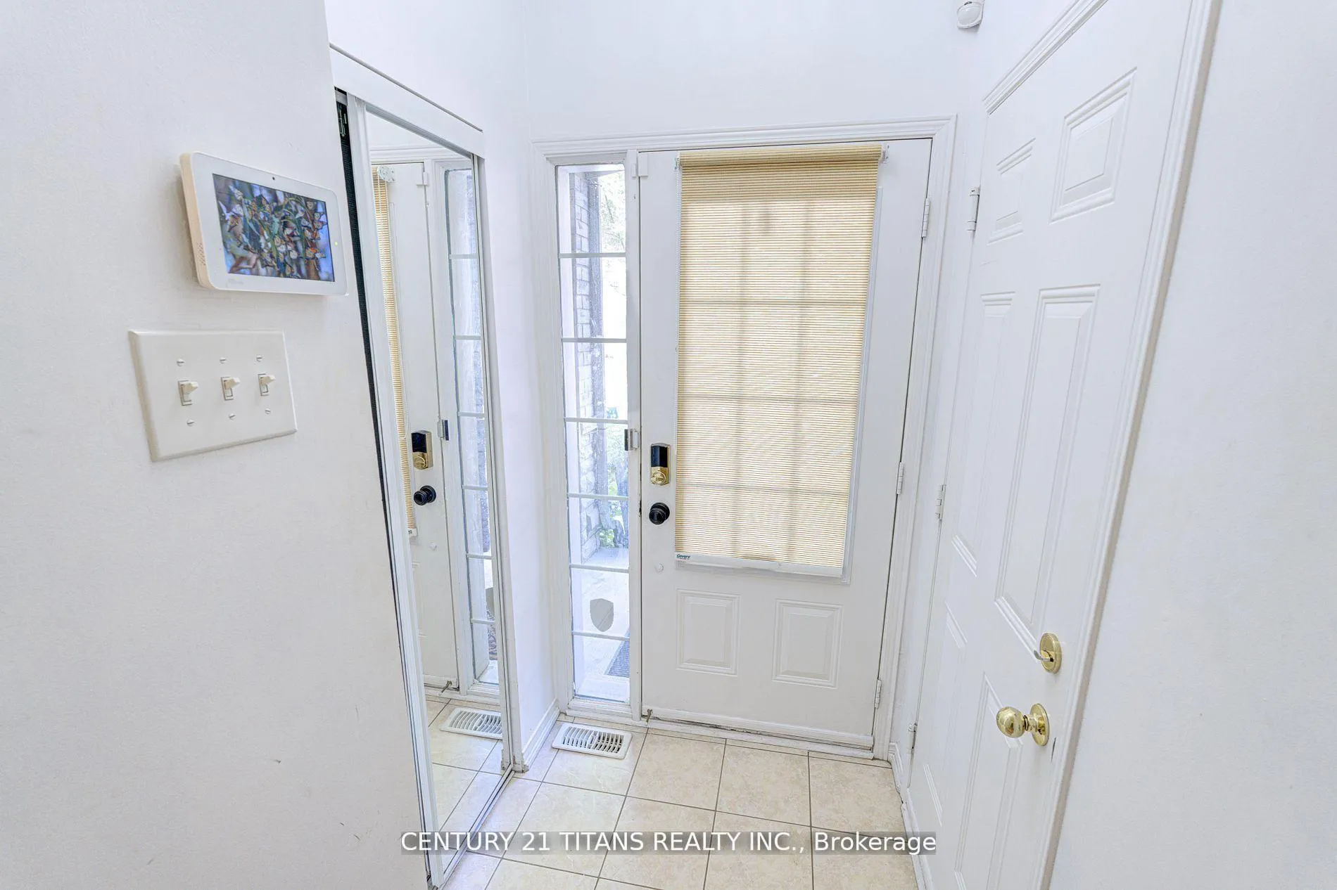 Photo 9 of 26 Pendrill Way, Ajax, Central East — HOMEH