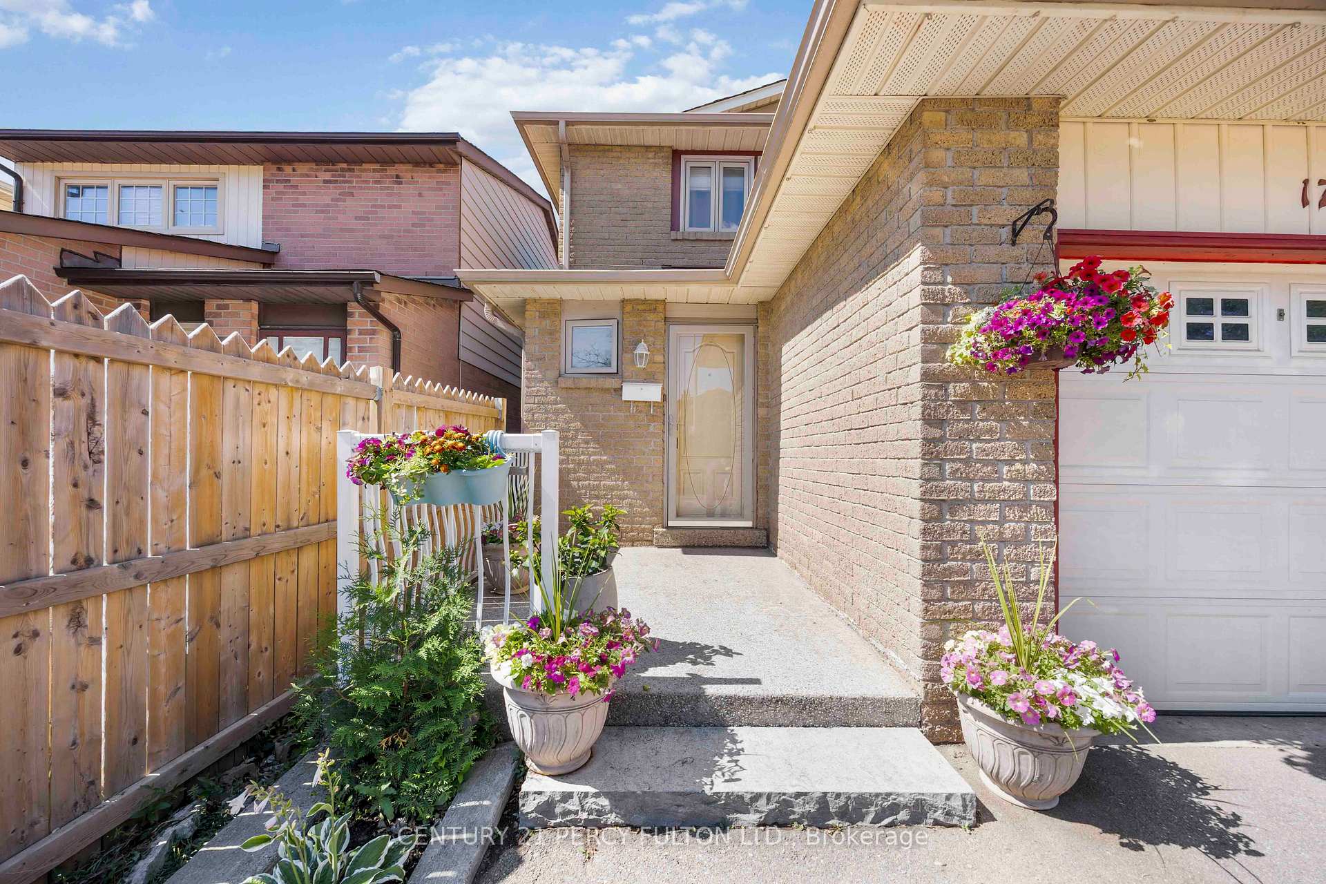 Photo 2 of 17 Woodsview Avenue, Etobicoke, West Humber-Clairville — HOMEH