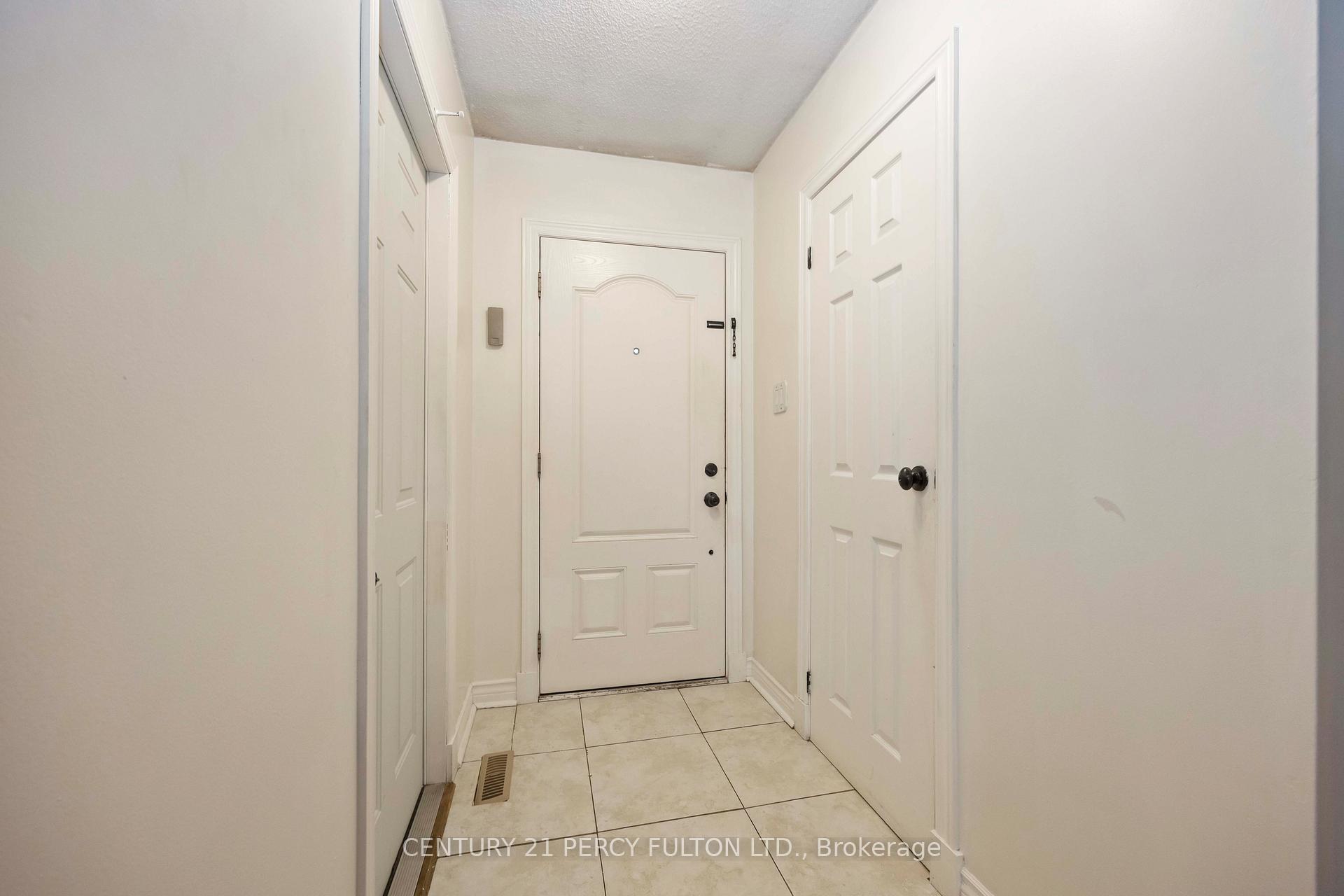 Photo 12 of 17 Woodsview Avenue, Etobicoke, West Humber-Clairville — HOMEH