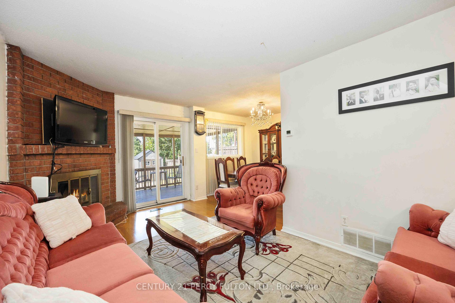 Photo 25 of 17 Woodsview Avenue, Etobicoke, West Humber-Clairville — HOMEH