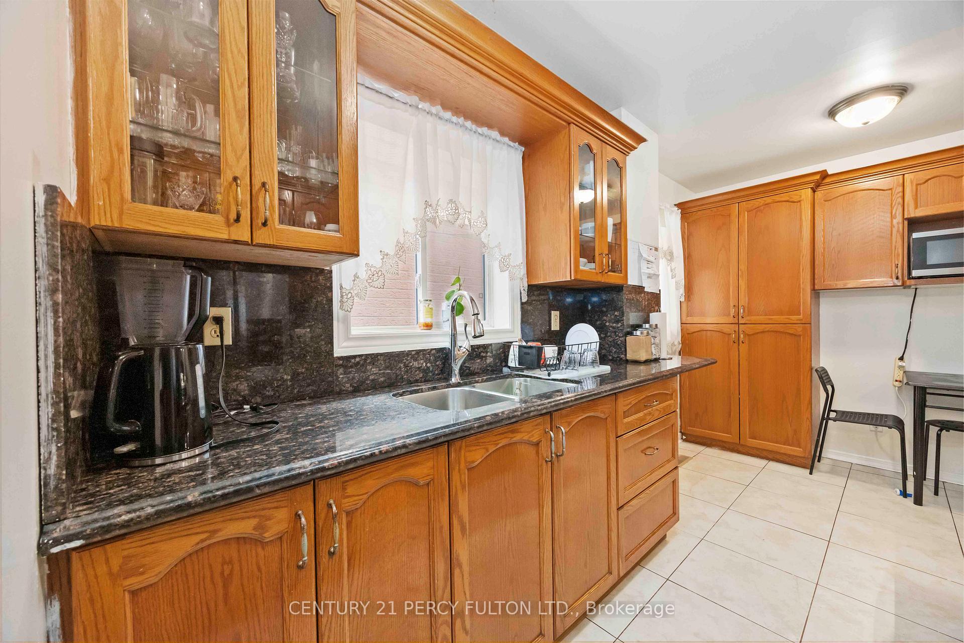 Photo 4 of 17 Woodsview Avenue, Etobicoke, West Humber-Clairville — HOMEH