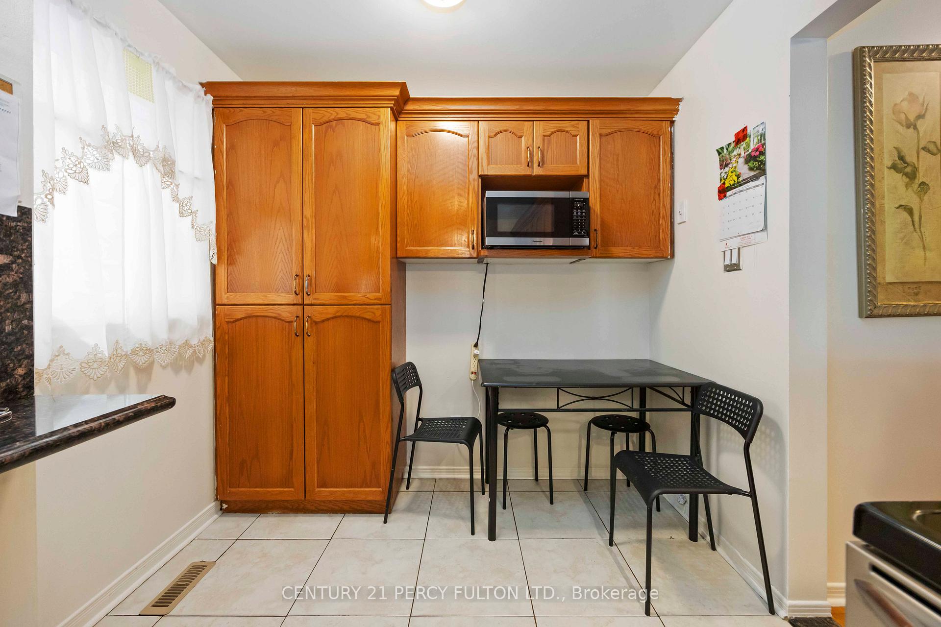 Photo 24 of 17 Woodsview Avenue, Etobicoke, West Humber-Clairville — HOMEH