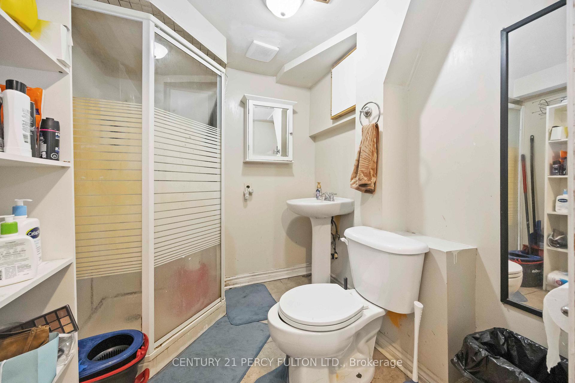 Photo 16 of 17 Woodsview Avenue, Etobicoke, West Humber-Clairville — HOMEH