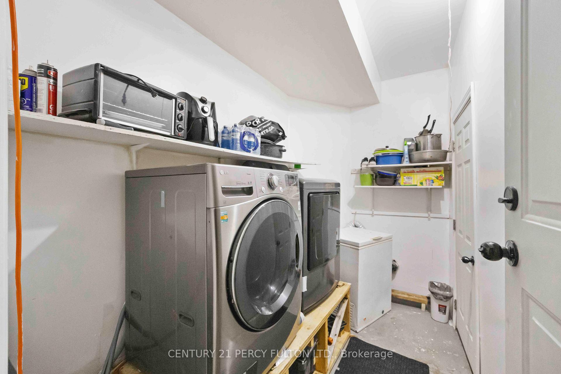 Photo 18 of 17 Woodsview Avenue, Etobicoke, West Humber-Clairville — HOMEH