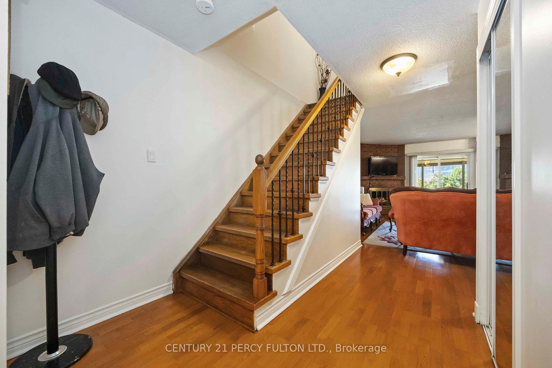 Photo 26 of 17 Woodsview Avenue, Etobicoke, West Humber-Clairville — HOMEH