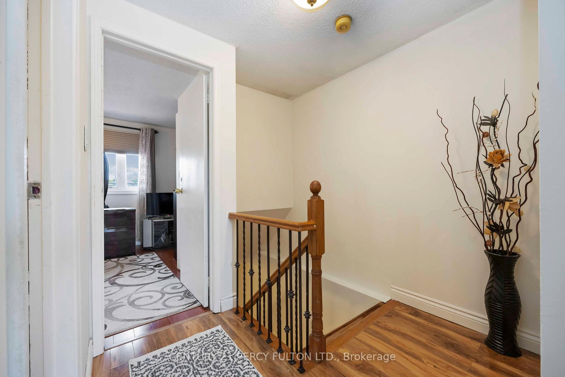 Photo 13 of 17 Woodsview Avenue, Etobicoke, West Humber-Clairville — HOMEH