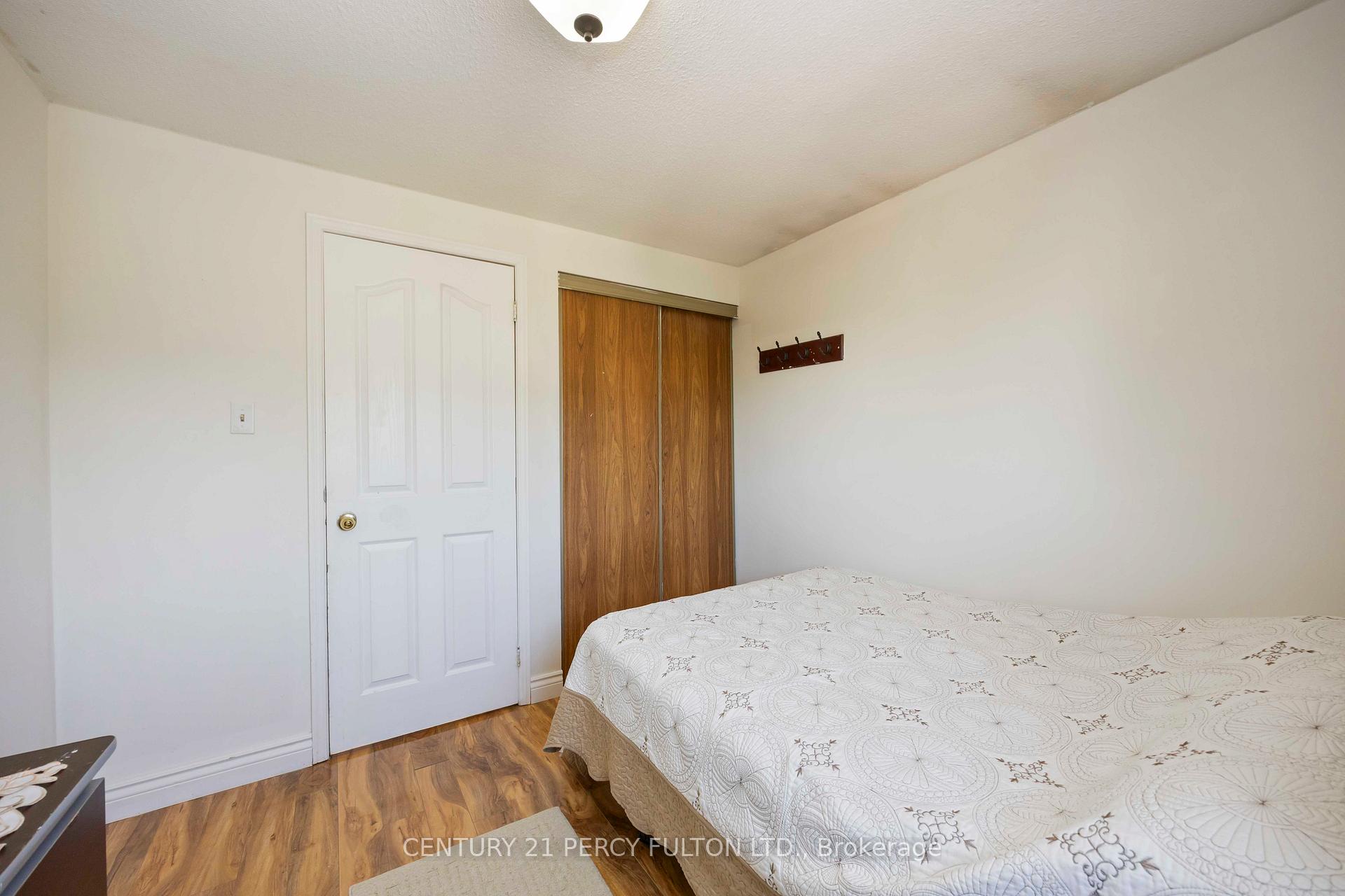 Photo 27 of 17 Woodsview Avenue, Etobicoke, West Humber-Clairville — HOMEH