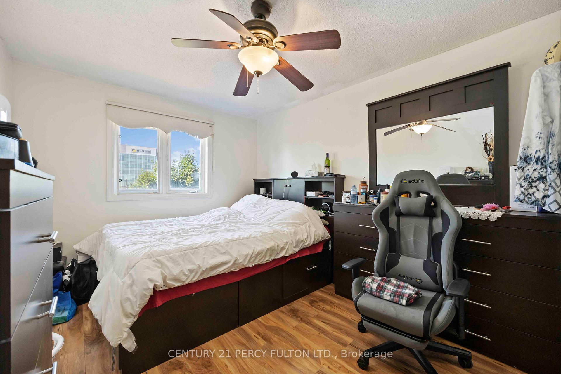 Photo 21 of 17 Woodsview Avenue, Etobicoke, West Humber-Clairville — HOMEH