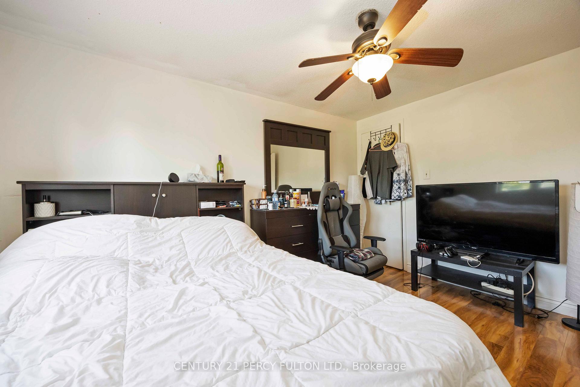 Photo 23 of 17 Woodsview Avenue, Etobicoke, West Humber-Clairville — HOMEH