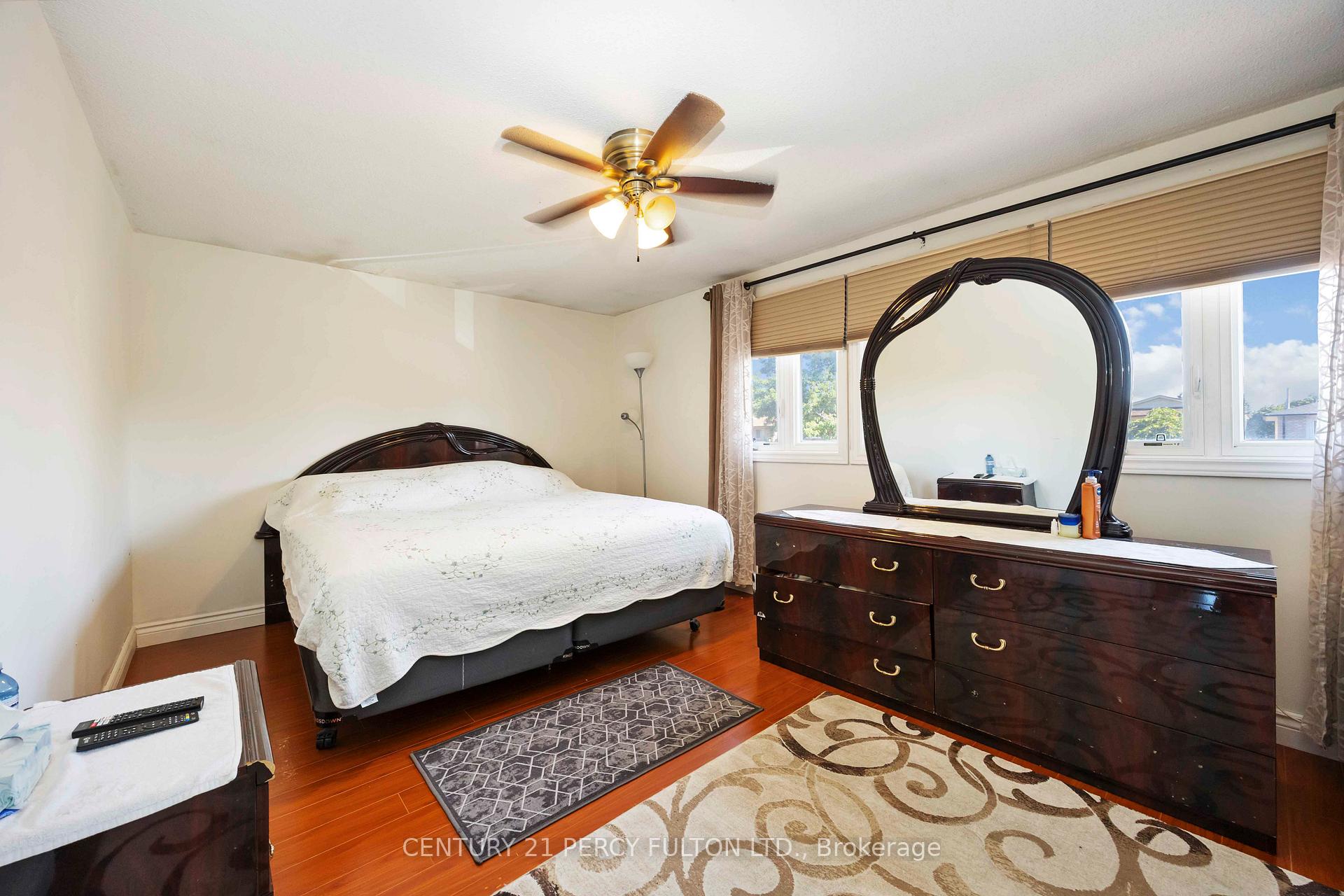 Photo 17 of 17 Woodsview Avenue, Etobicoke, West Humber-Clairville — HOMEH