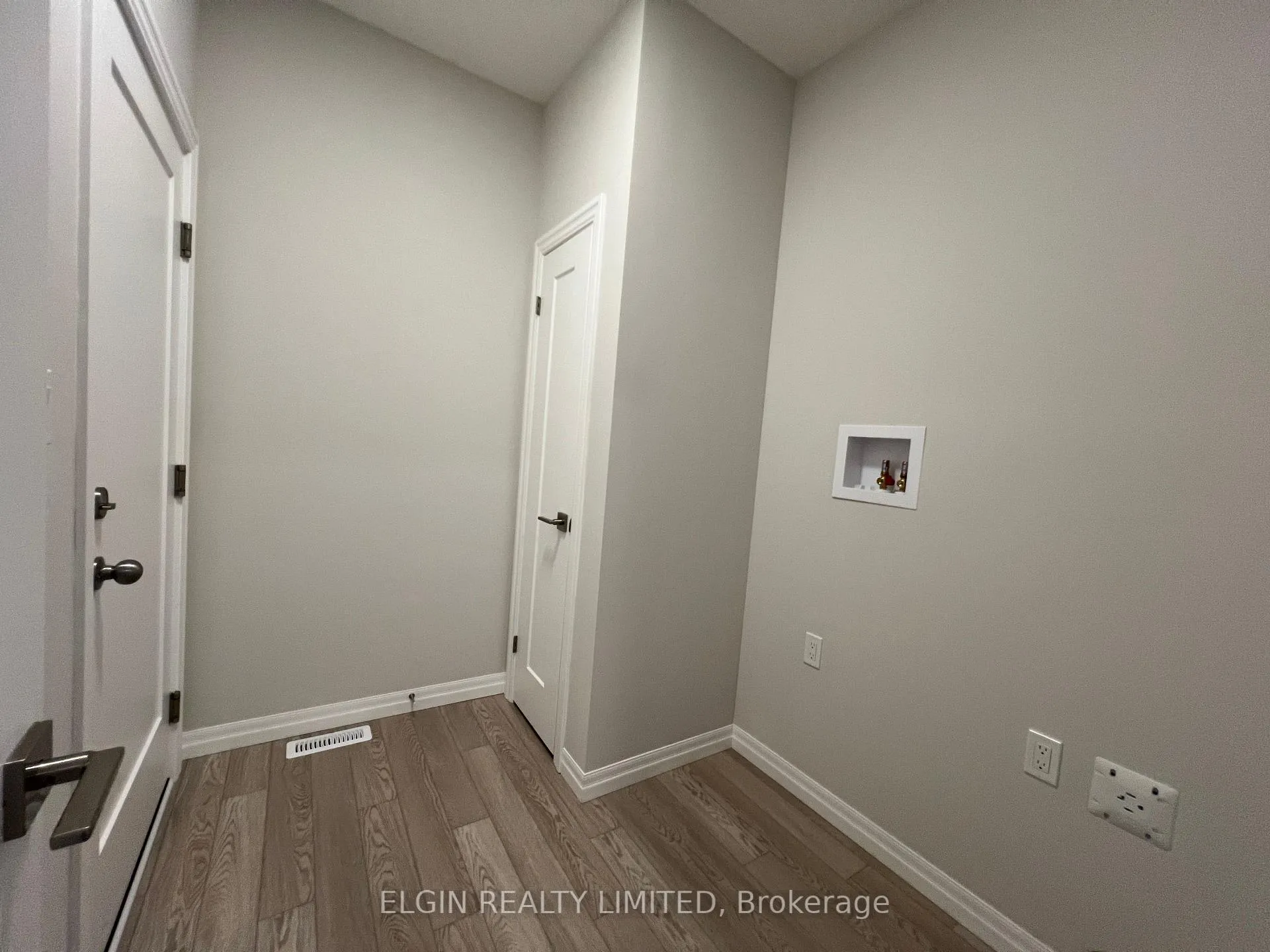Photo 11 of 8 Hemlock Crescent, Aylmer — HOMEH
