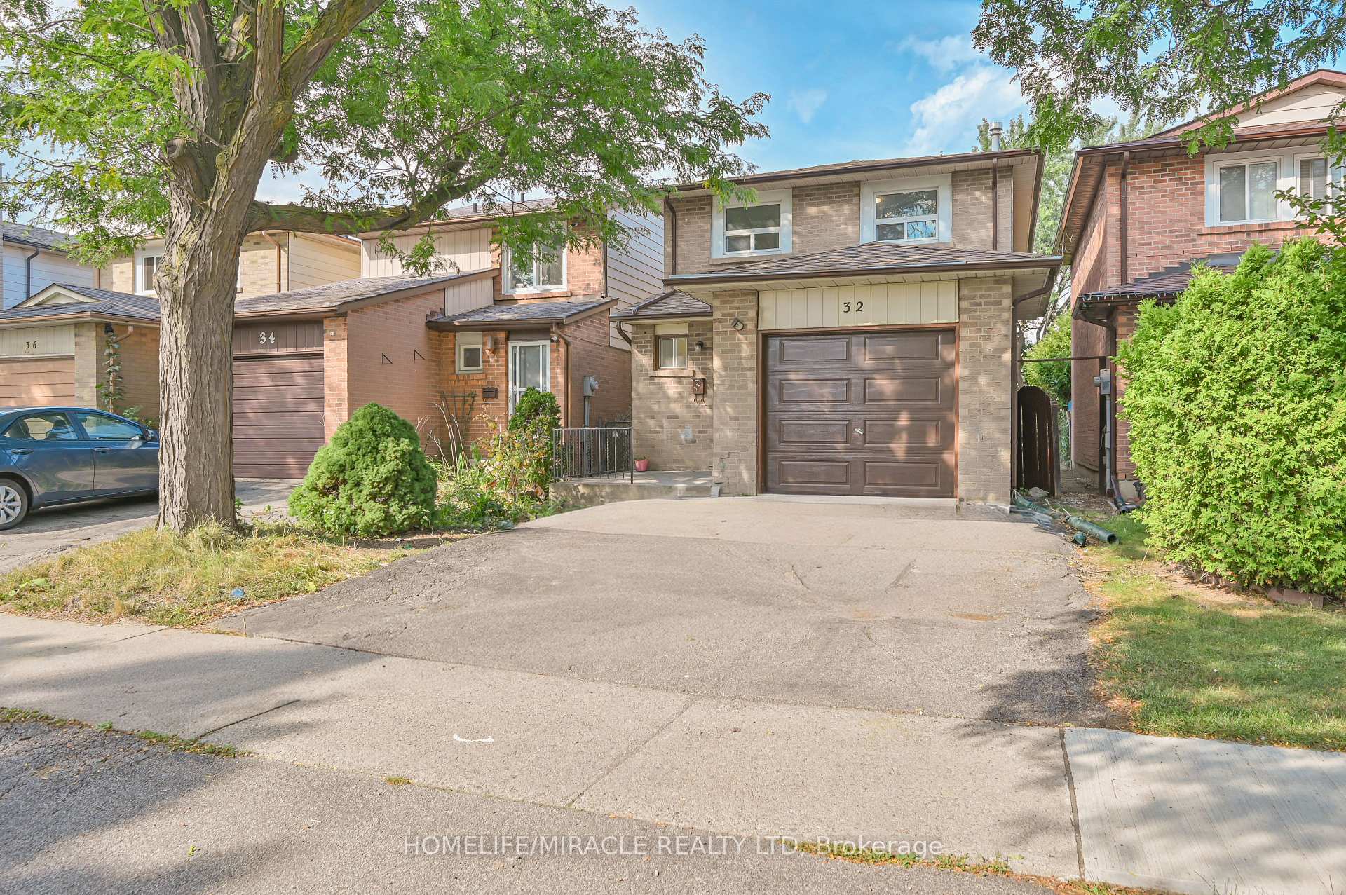 Photo 2 of 32 Woodsview Avenue, Etobicoke, West Humber-Clairville — HOMEH