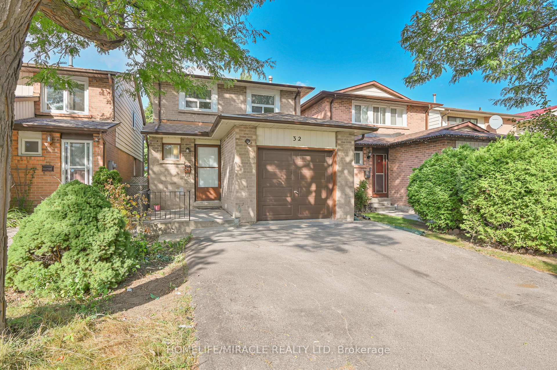 Photo 3 of 32 Woodsview Avenue, Etobicoke, West Humber-Clairville — HOMEH