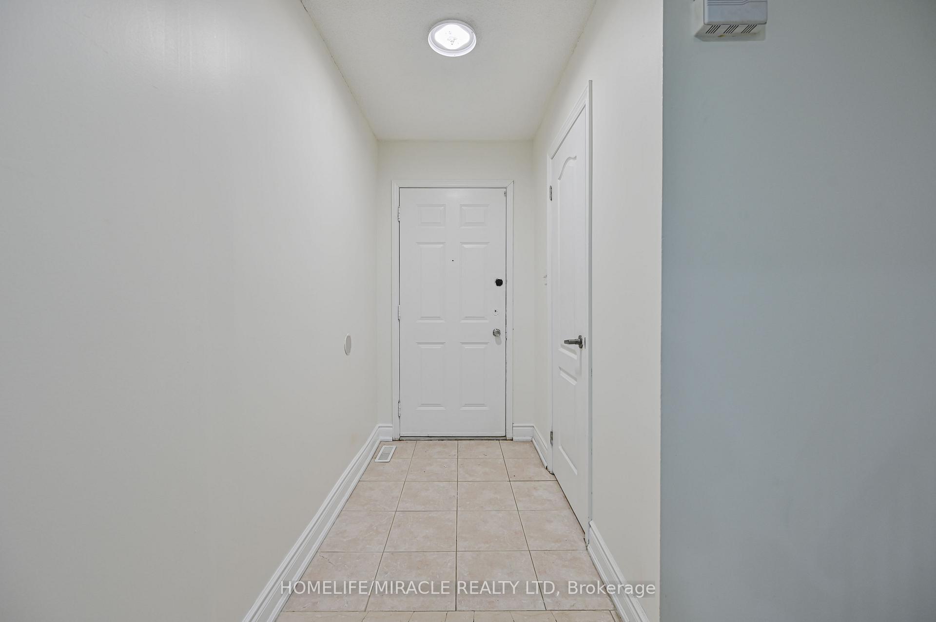 Photo 4 of 32 Woodsview Avenue, Etobicoke, West Humber-Clairville — HOMEH